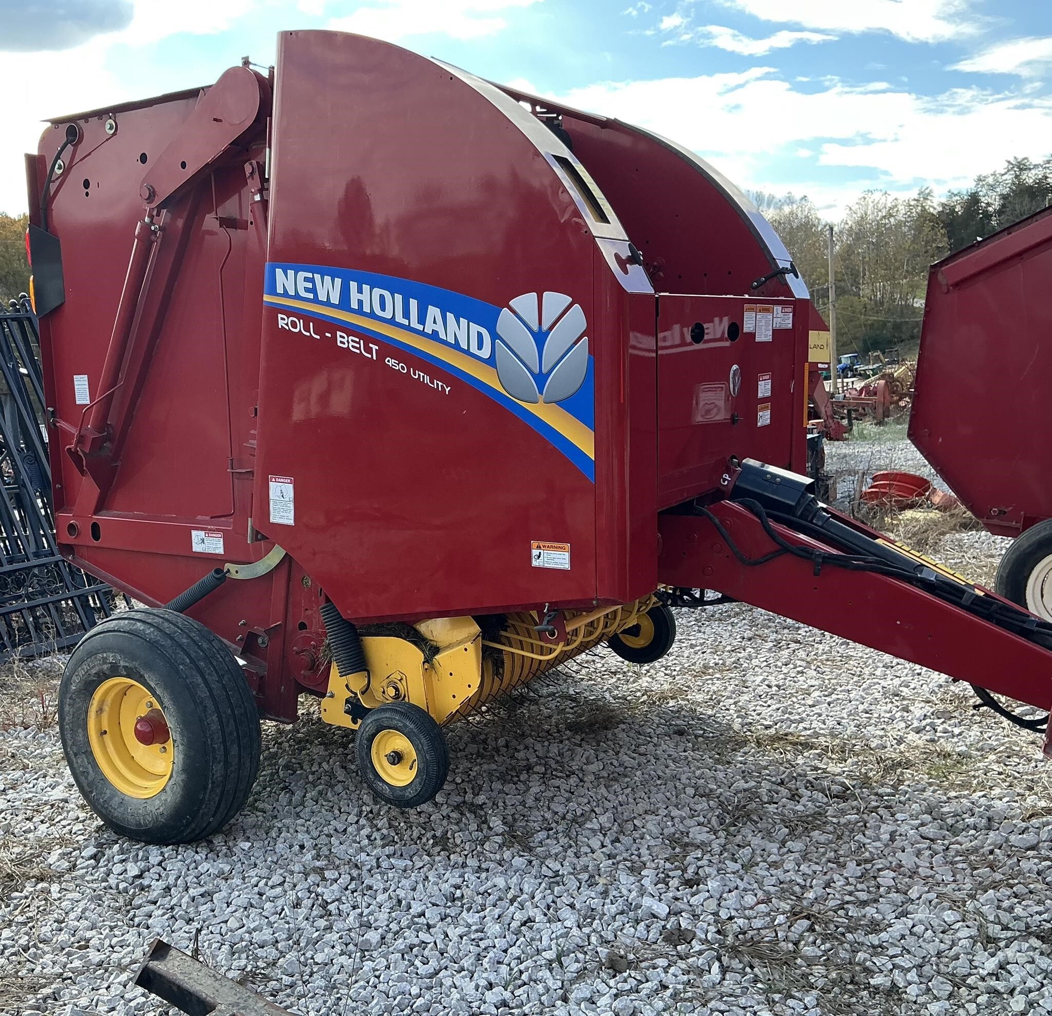  New Holland Roll-Belt 450 Utility Round Baler