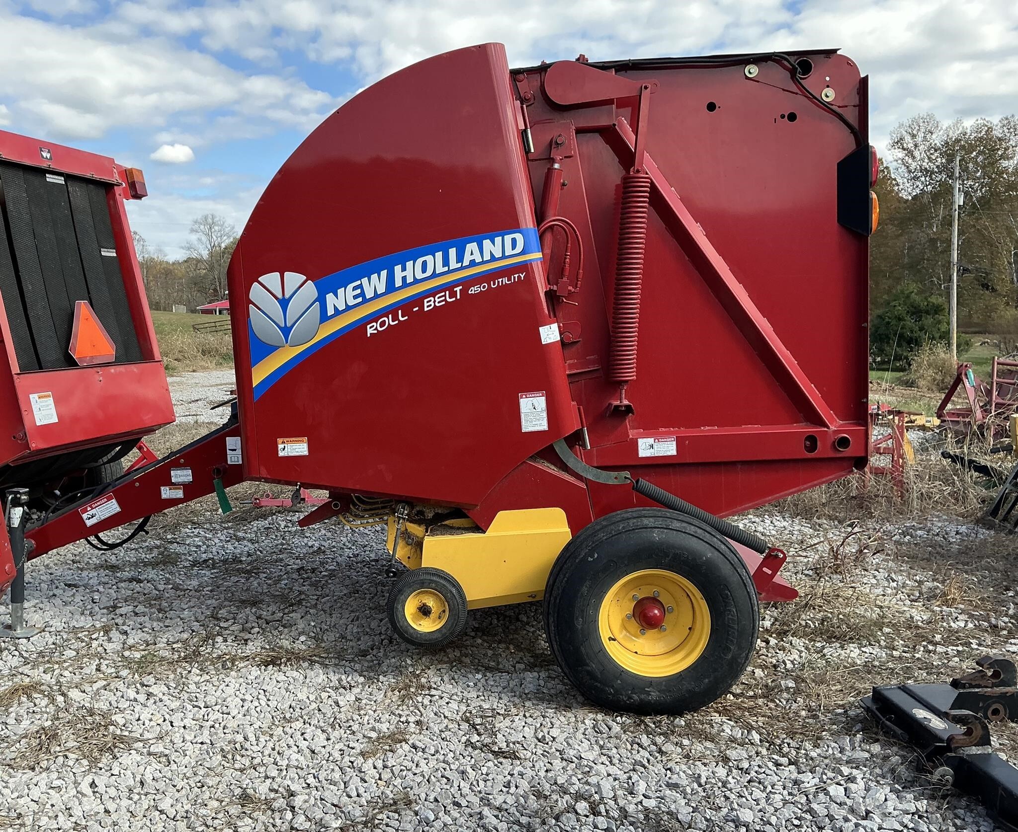  New Holland Roll-Belt 450 Utility Round Baler