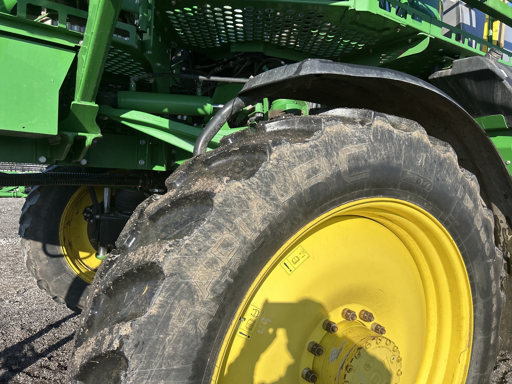 2014 John Deere R4030 Self-Propelled Sprayer