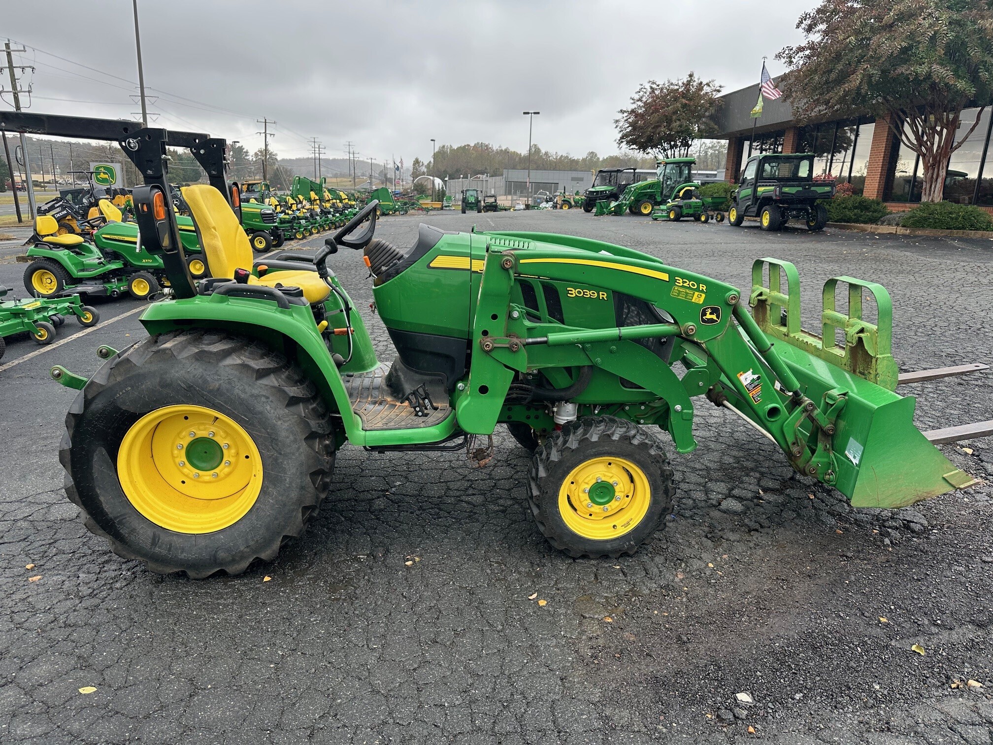 2020 John Deere 3039R Tractor