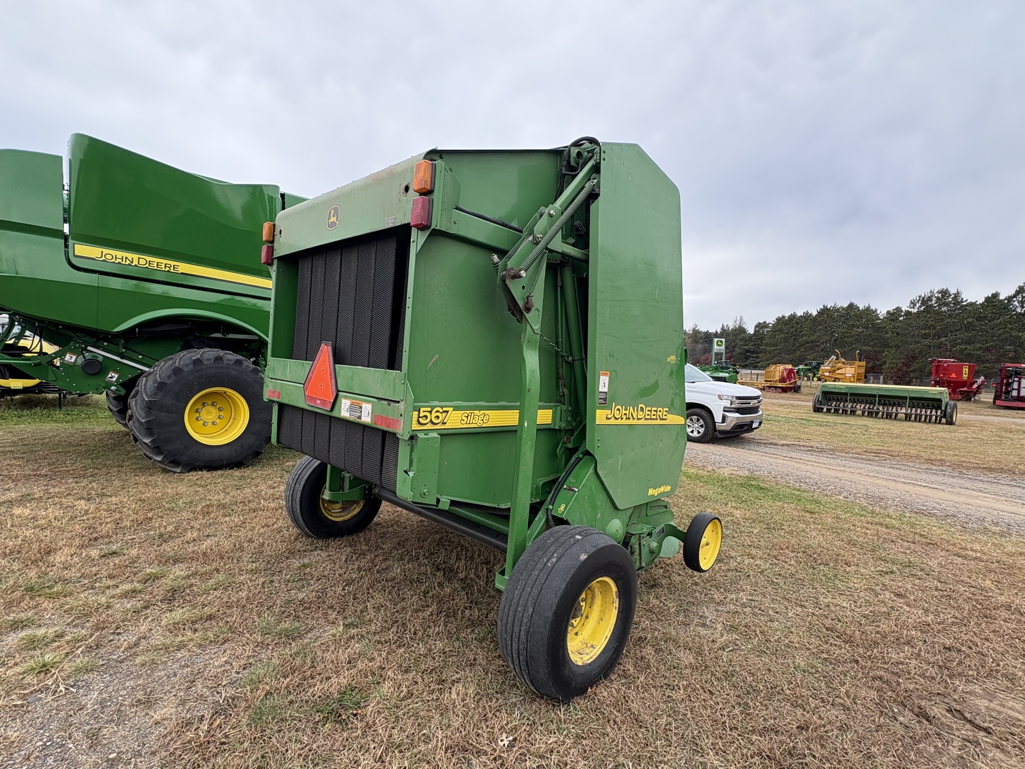 2003 John Deere 567 Round Baler
