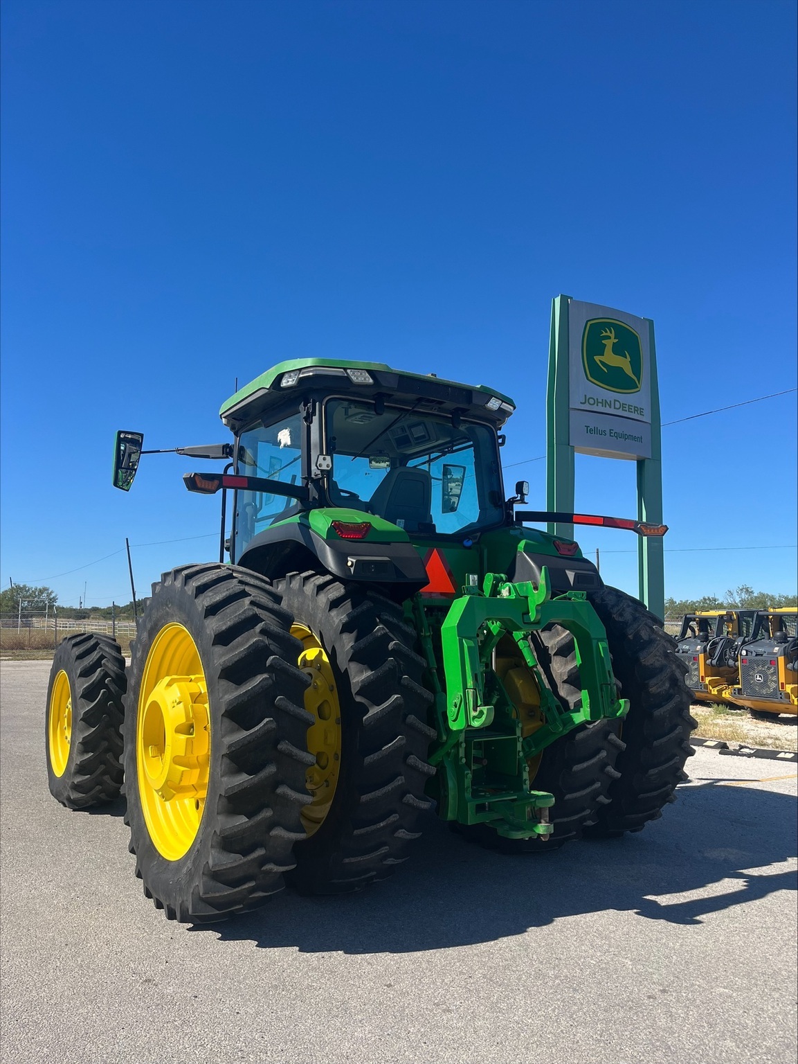 2022 John Deere 8R 370 Tractor