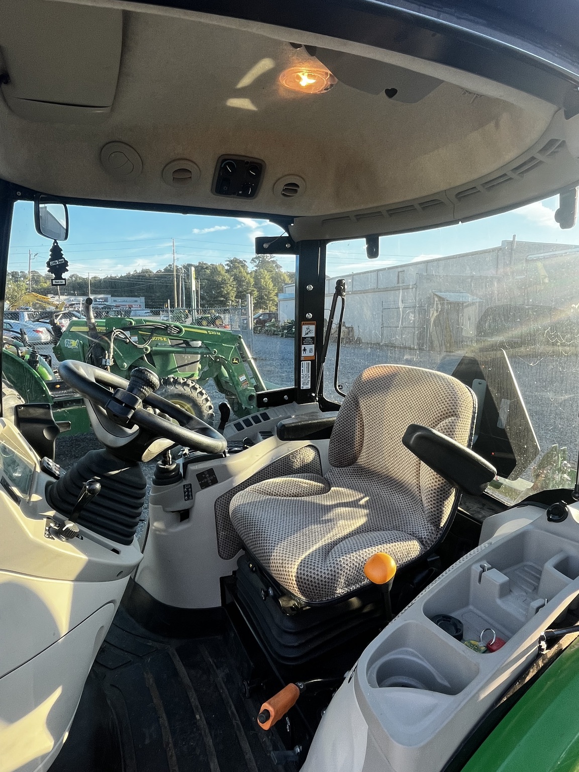 2022 John Deere 3039R Tractor