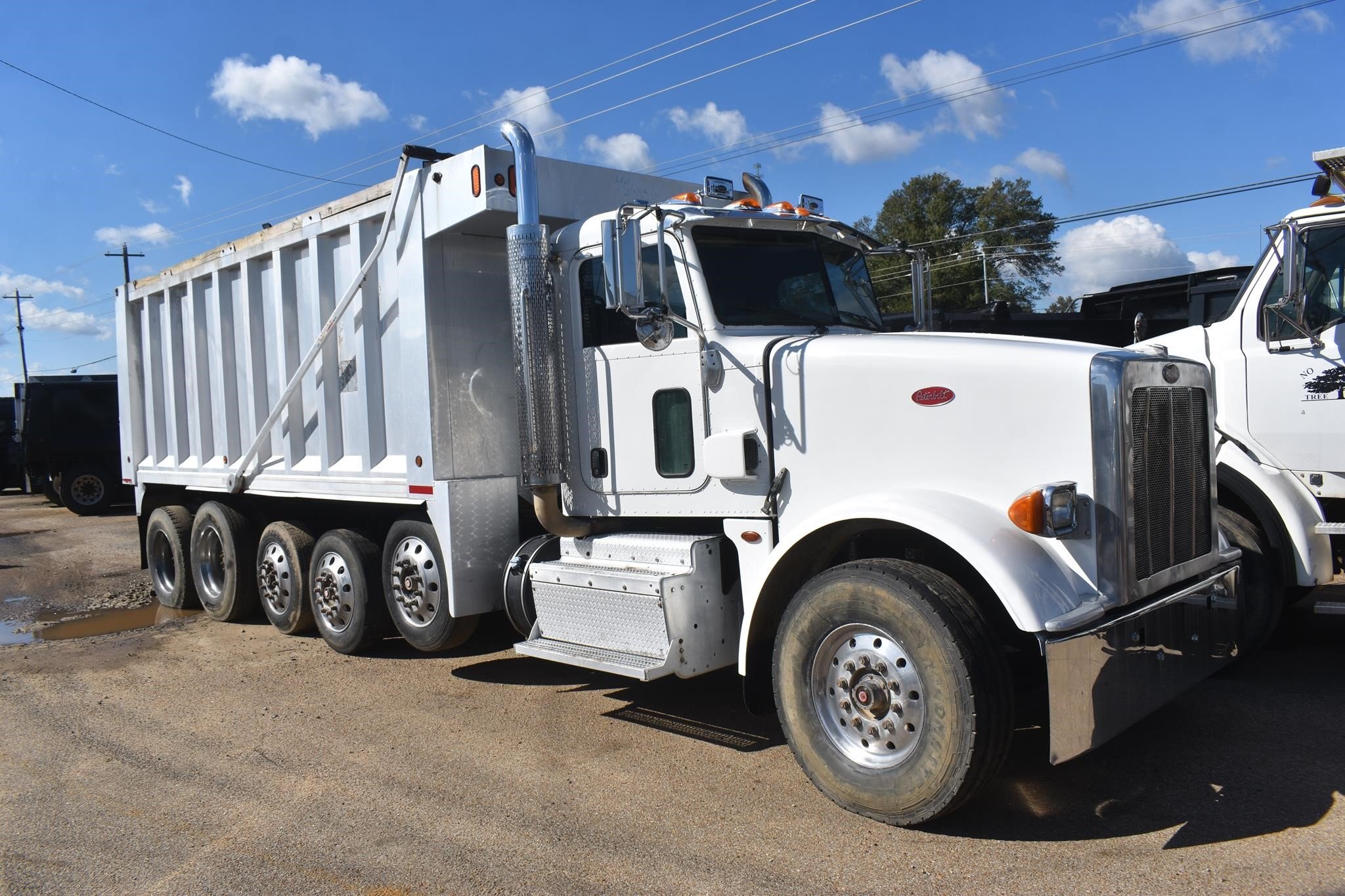 2014 Peterbilt 367 Semi Trucks/Trailer