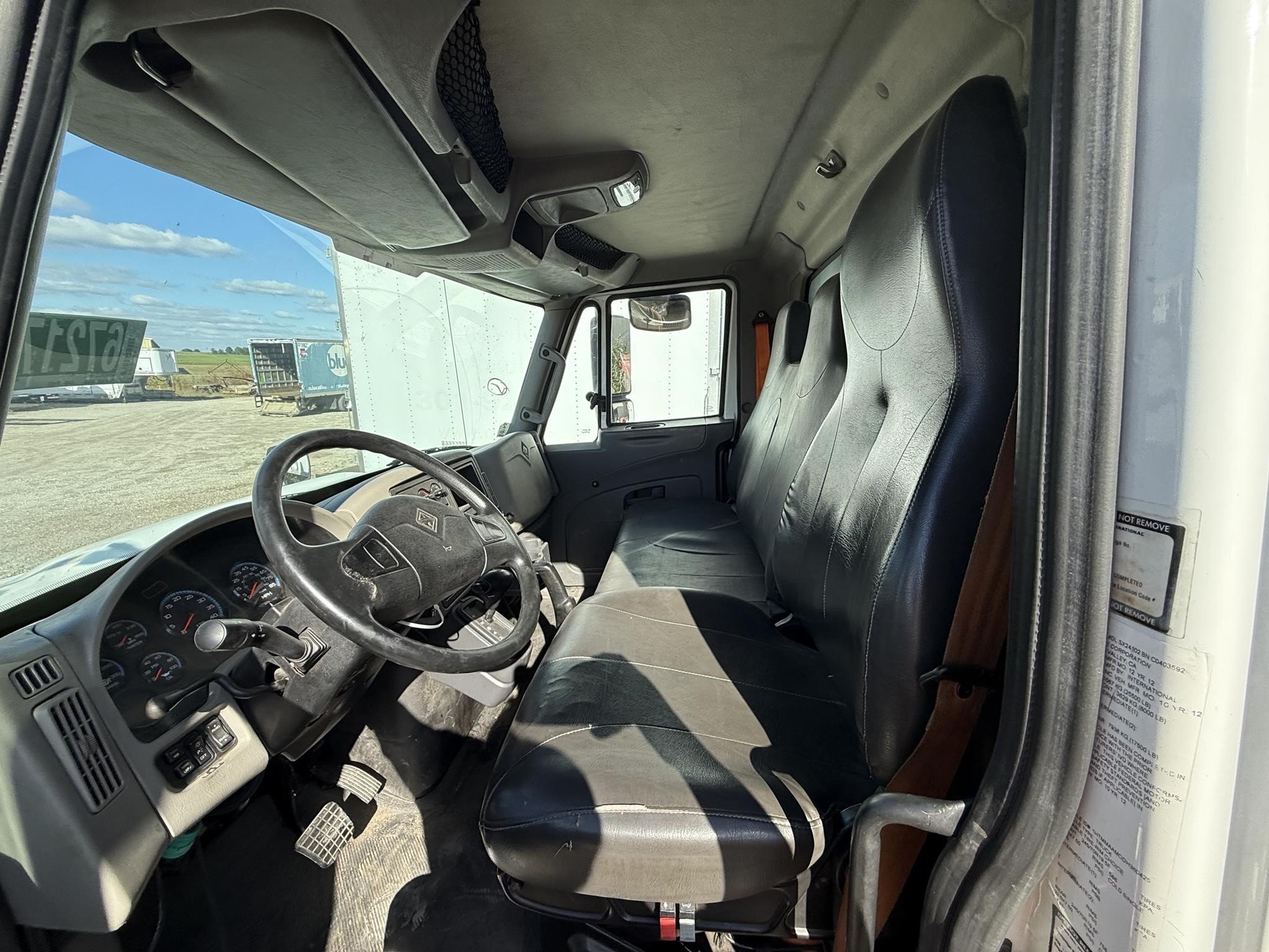 2013 International DURASTAR 4300 Semi Trucks/Trailer