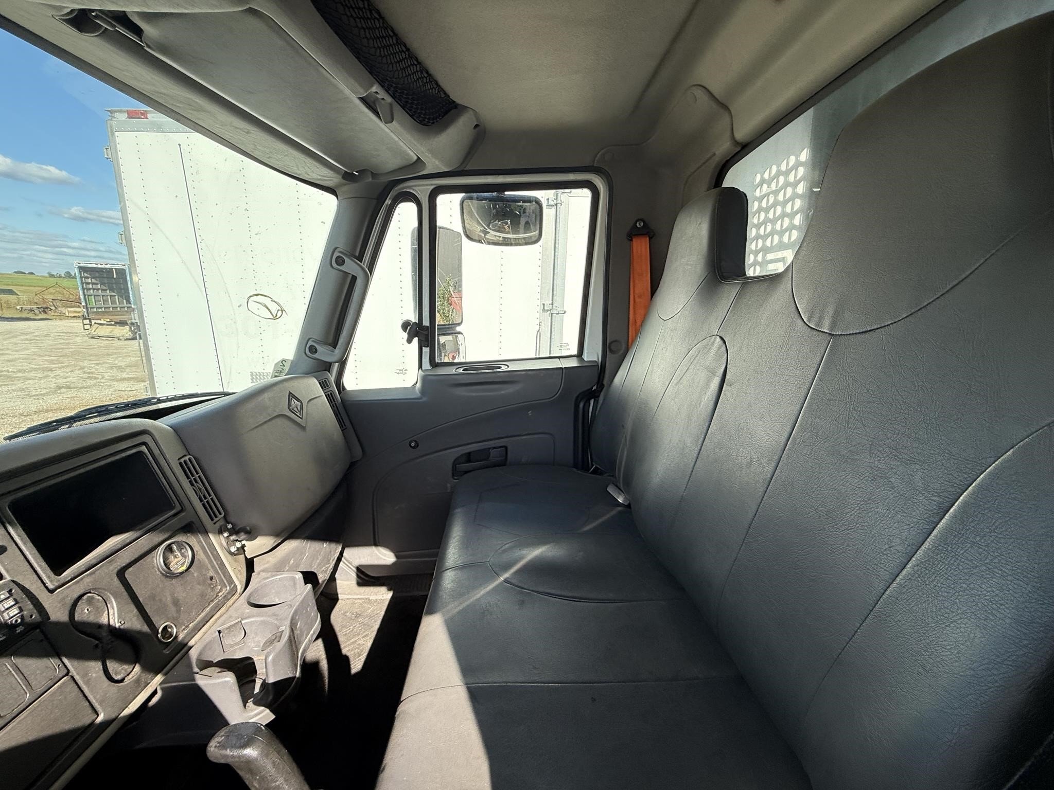 2013 International DURASTAR 4300 Semi Trucks/Trailer