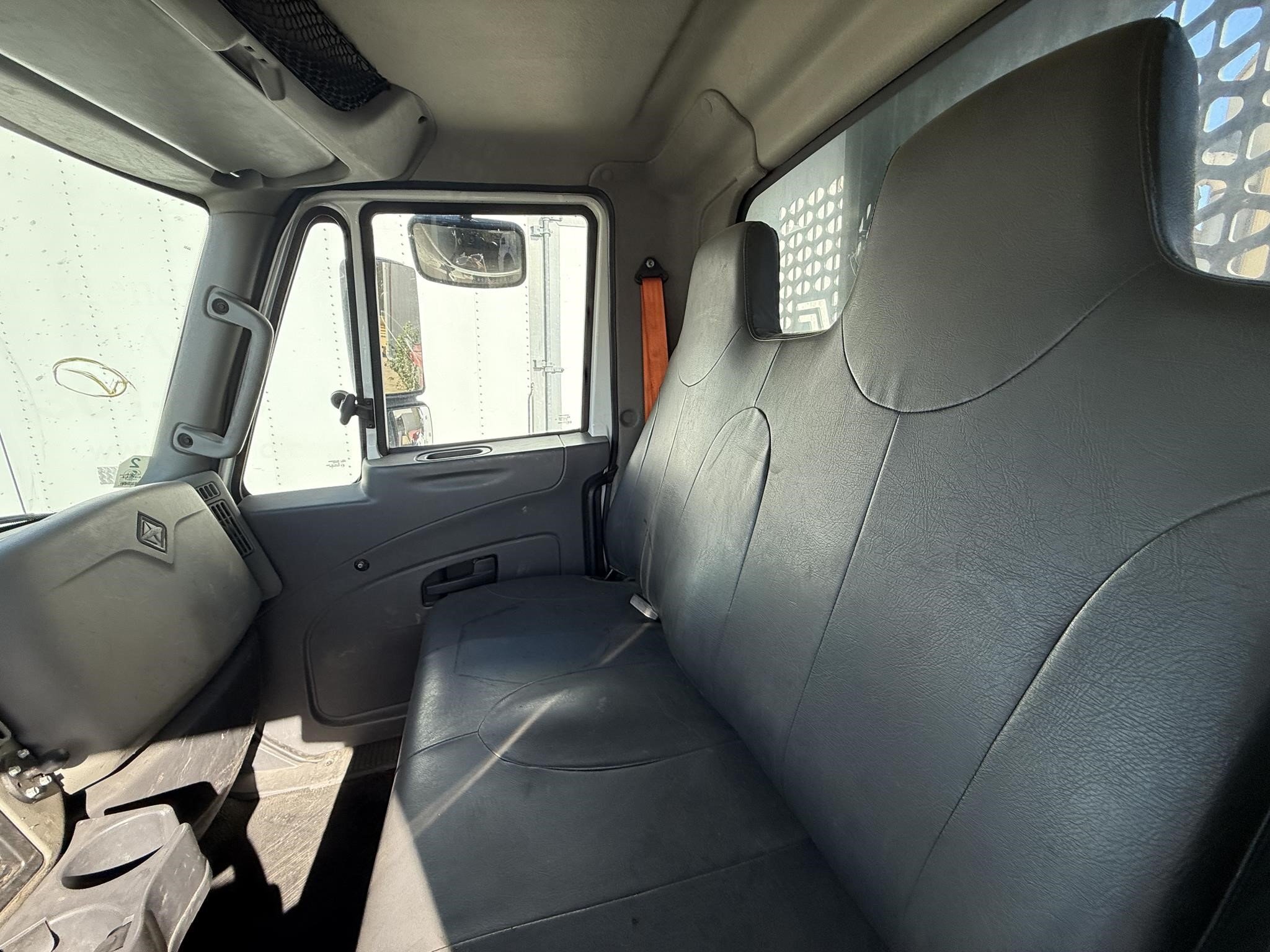 2013 International DURASTAR 4300 Semi Trucks/Trailer