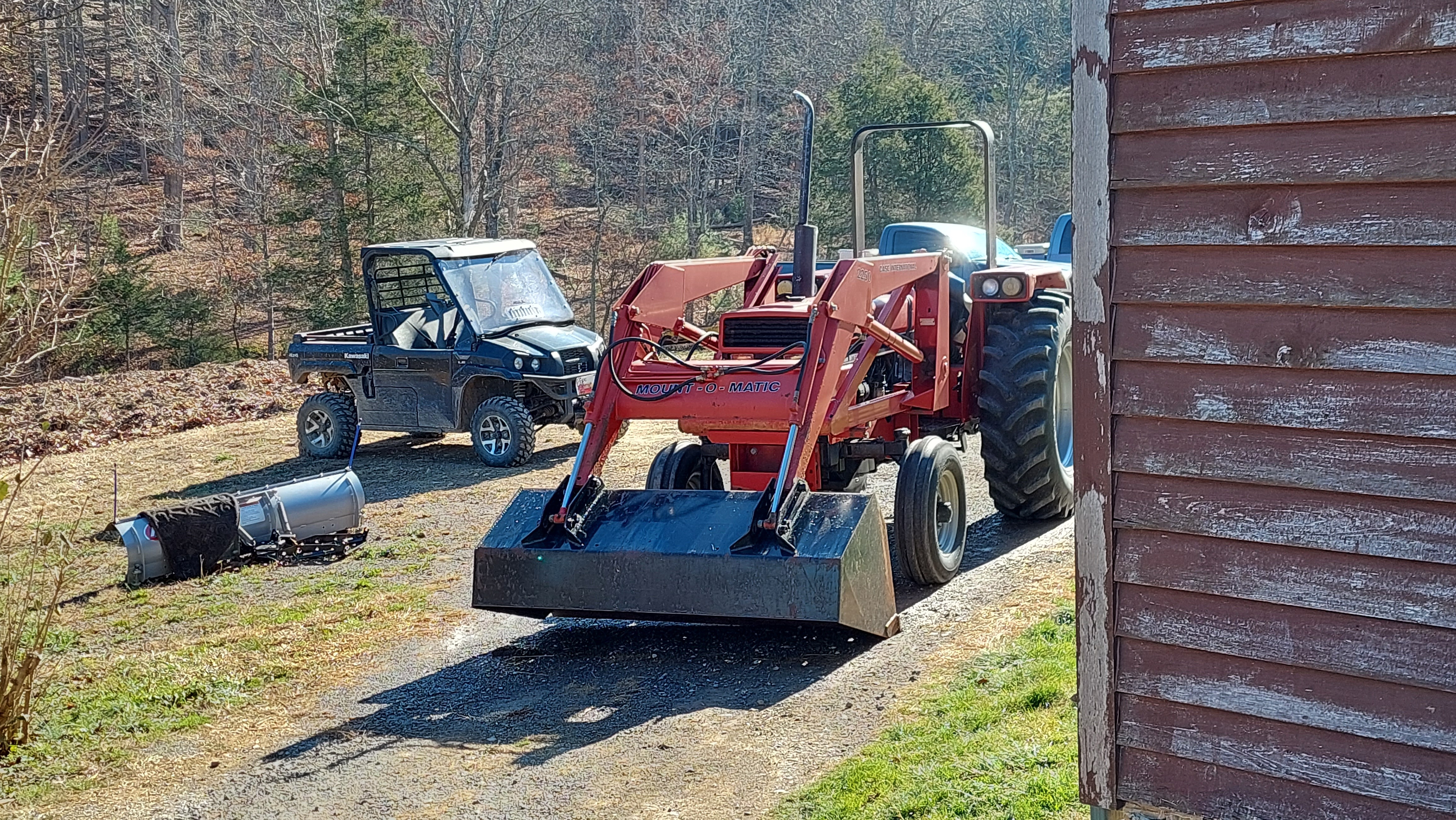  Case IH 585 Utility Tractor with Loader Tractor