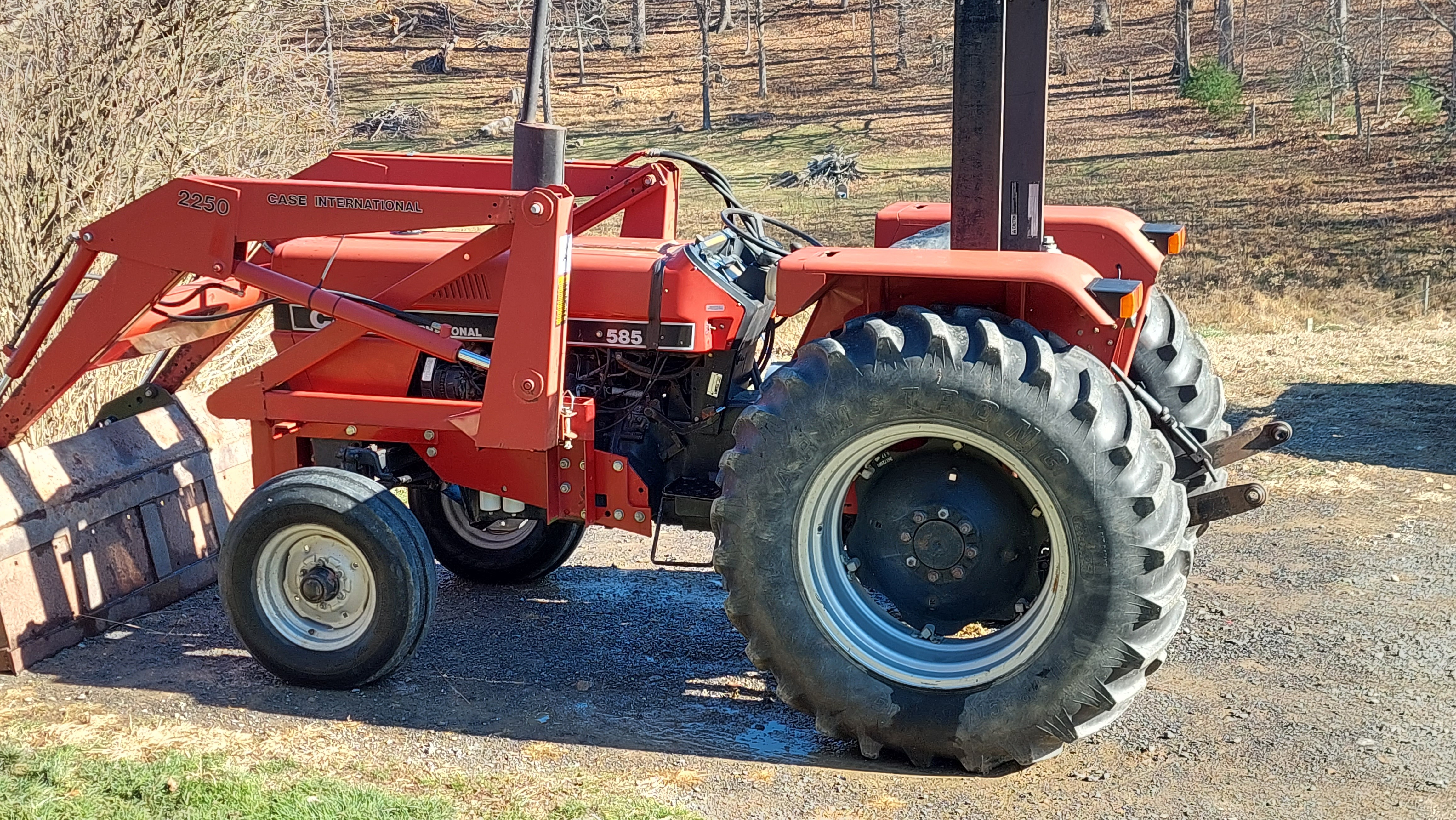  Case IH 585 Utility Tractor with Loader Tractor