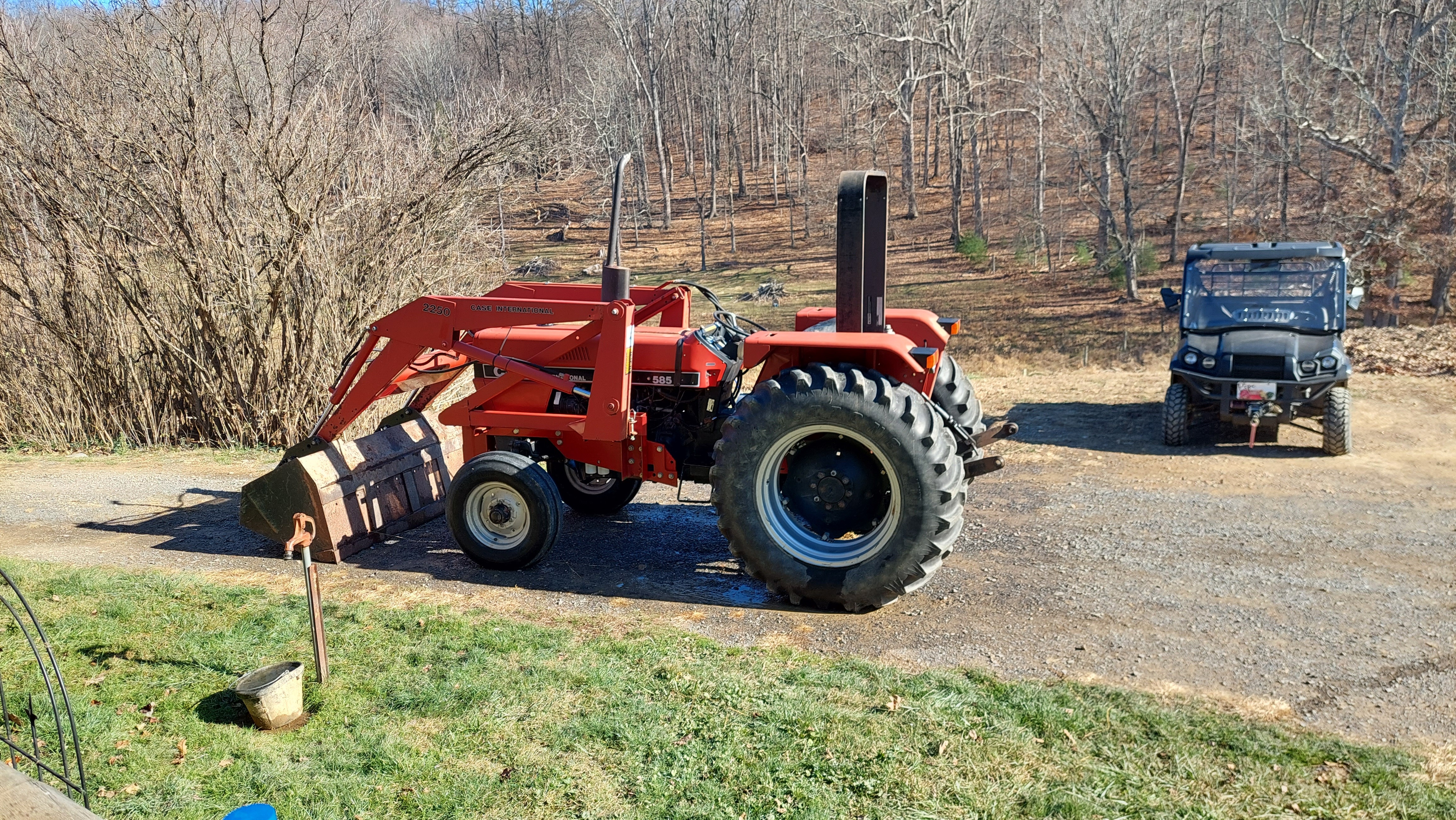  Case IH 585 Utility Tractor with Loader Tractor