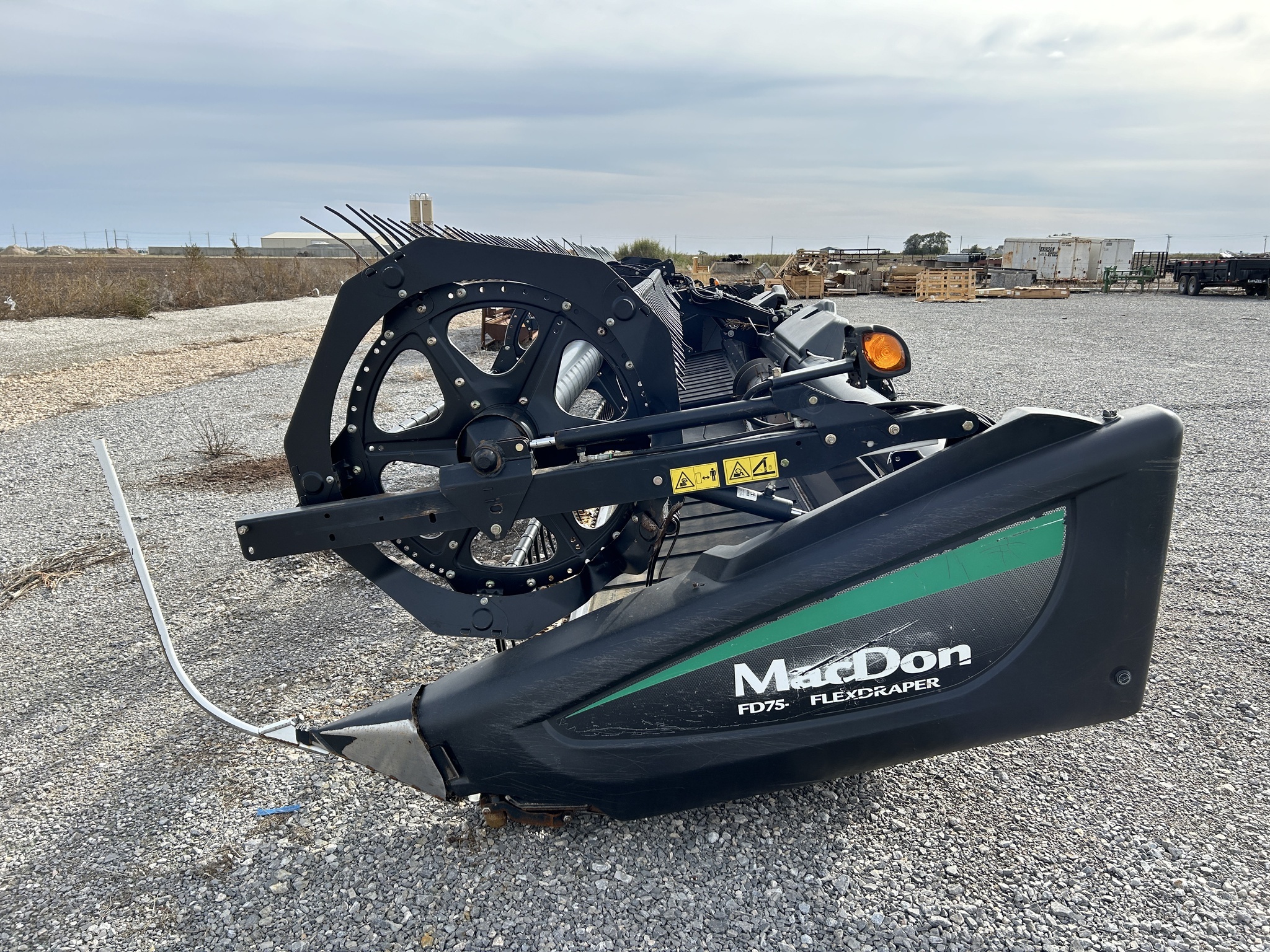 2014 MacDon FD75 Platform