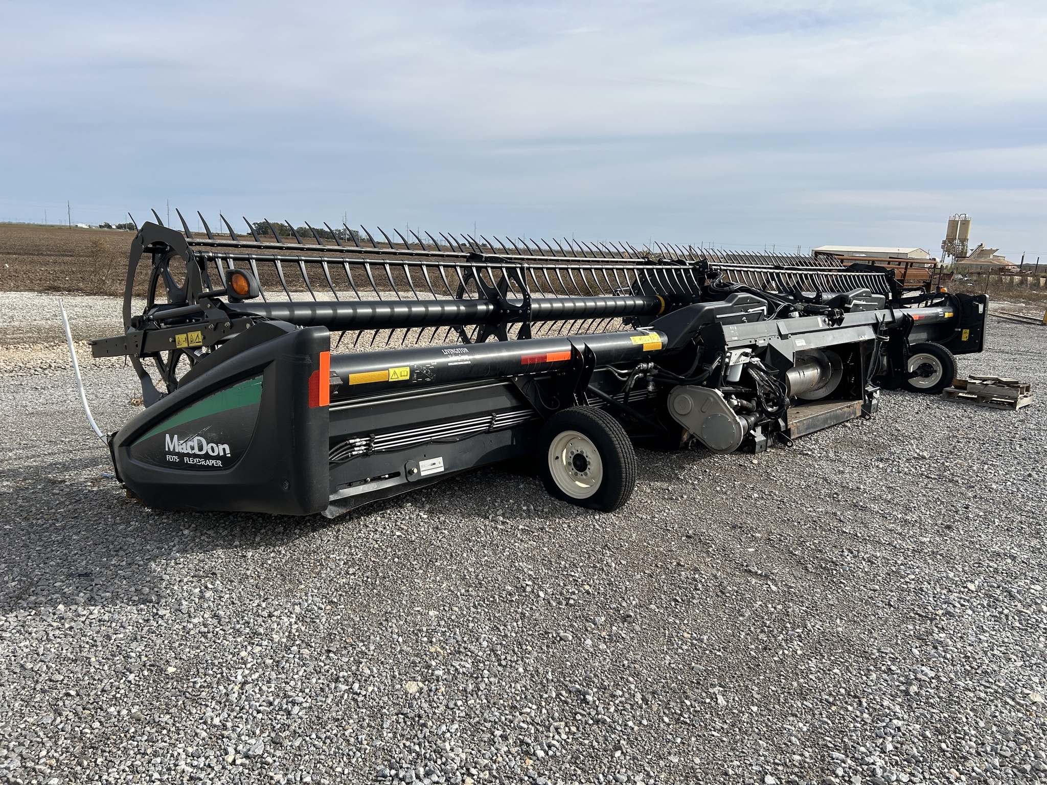 2014 MacDon FD75 Platform