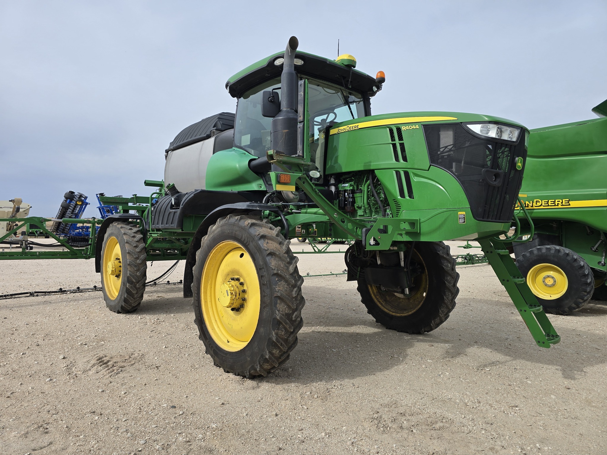 2020 John Deere R4044 Self-Propelled Sprayer