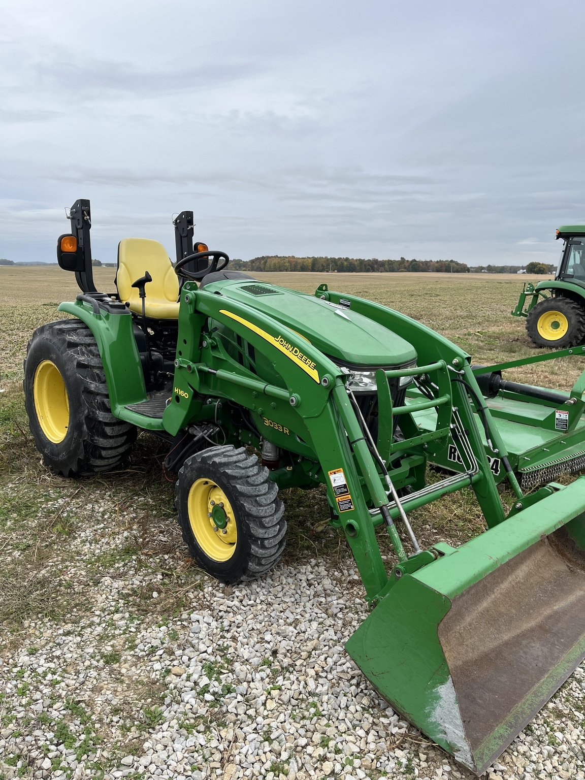 2016 John Deere 3033R Tractor