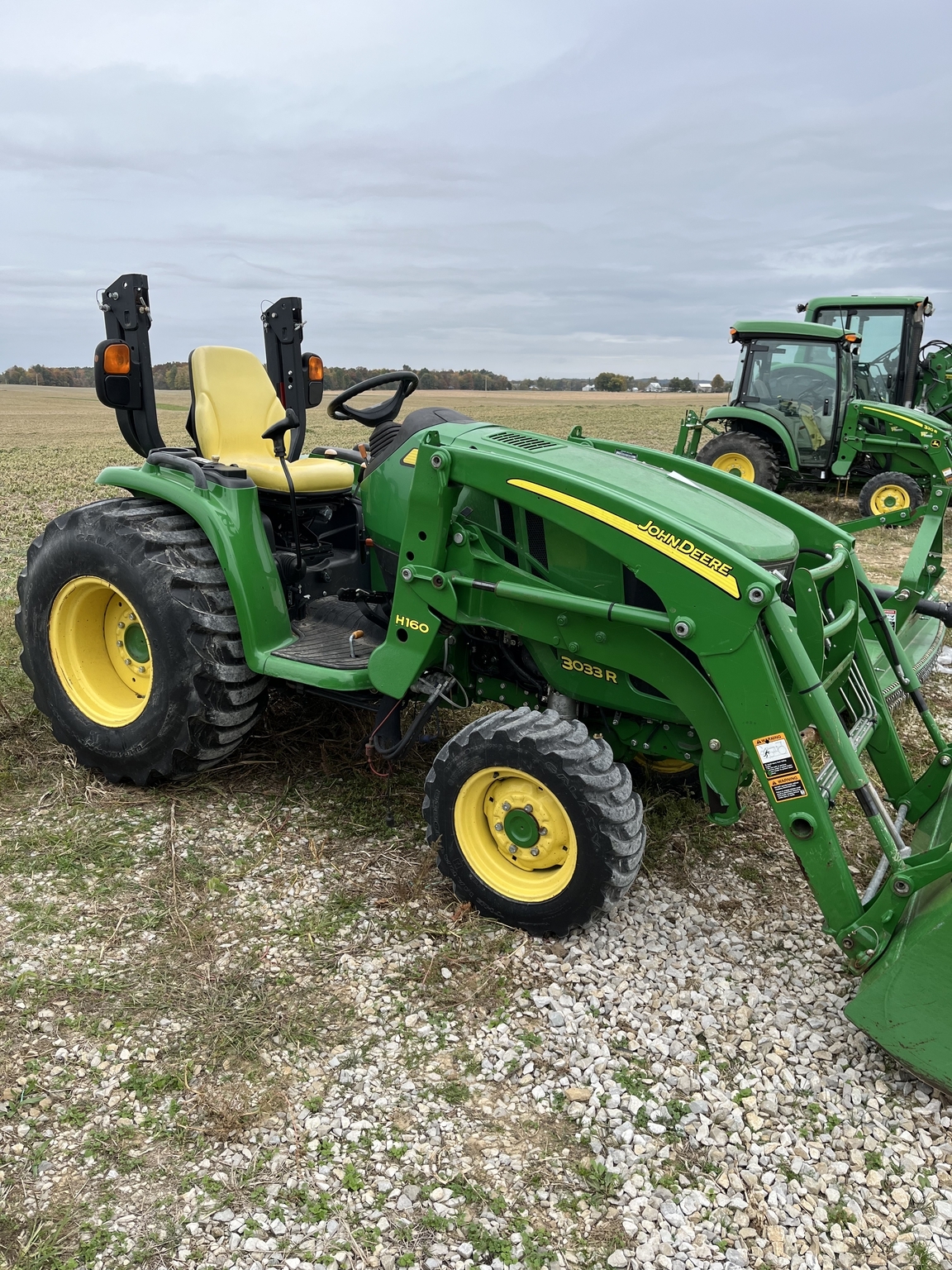 2016 John Deere 3033R Tractor