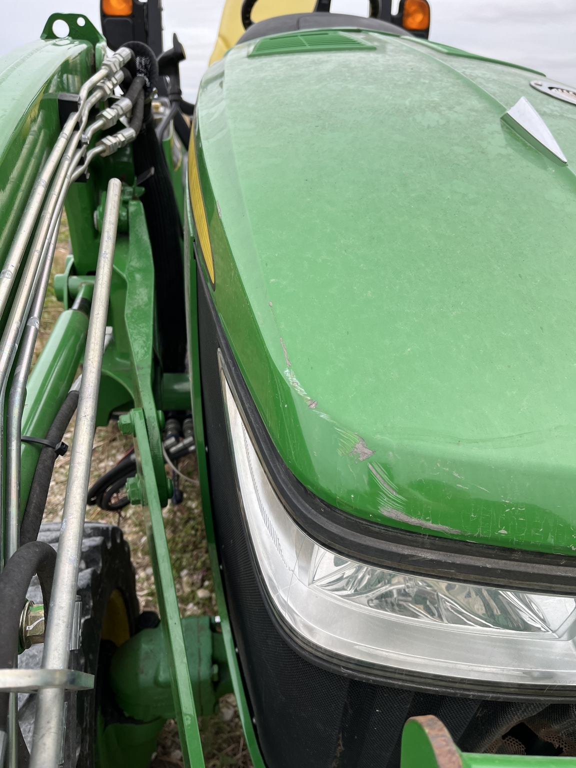 2016 John Deere 3033R Tractor