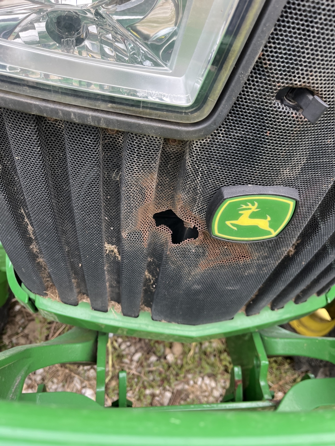 2016 John Deere 3033R Tractor