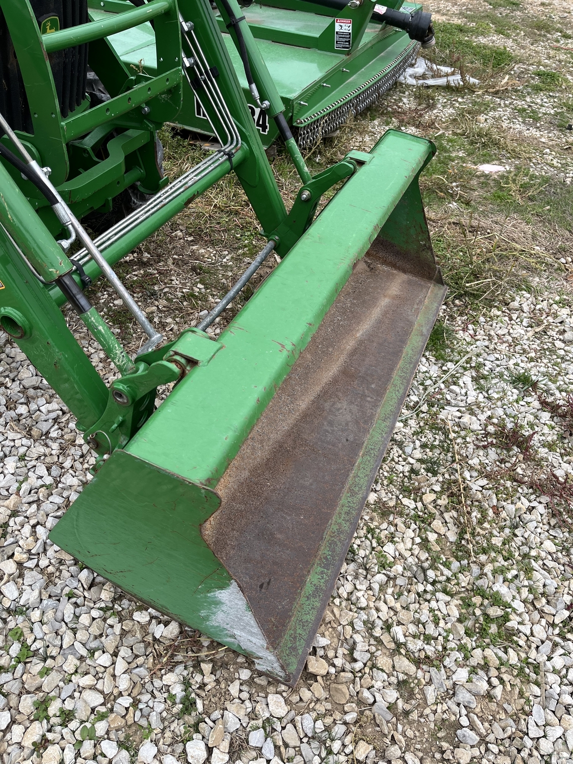 2016 John Deere 3033R Tractor