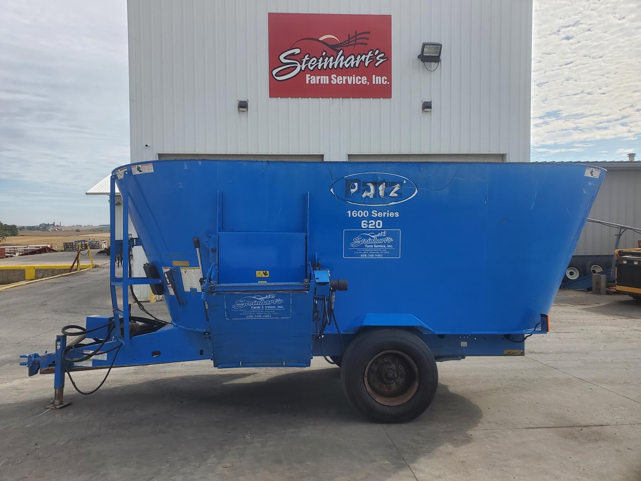  Patz 1600 SERIES 620 Feed Wagon