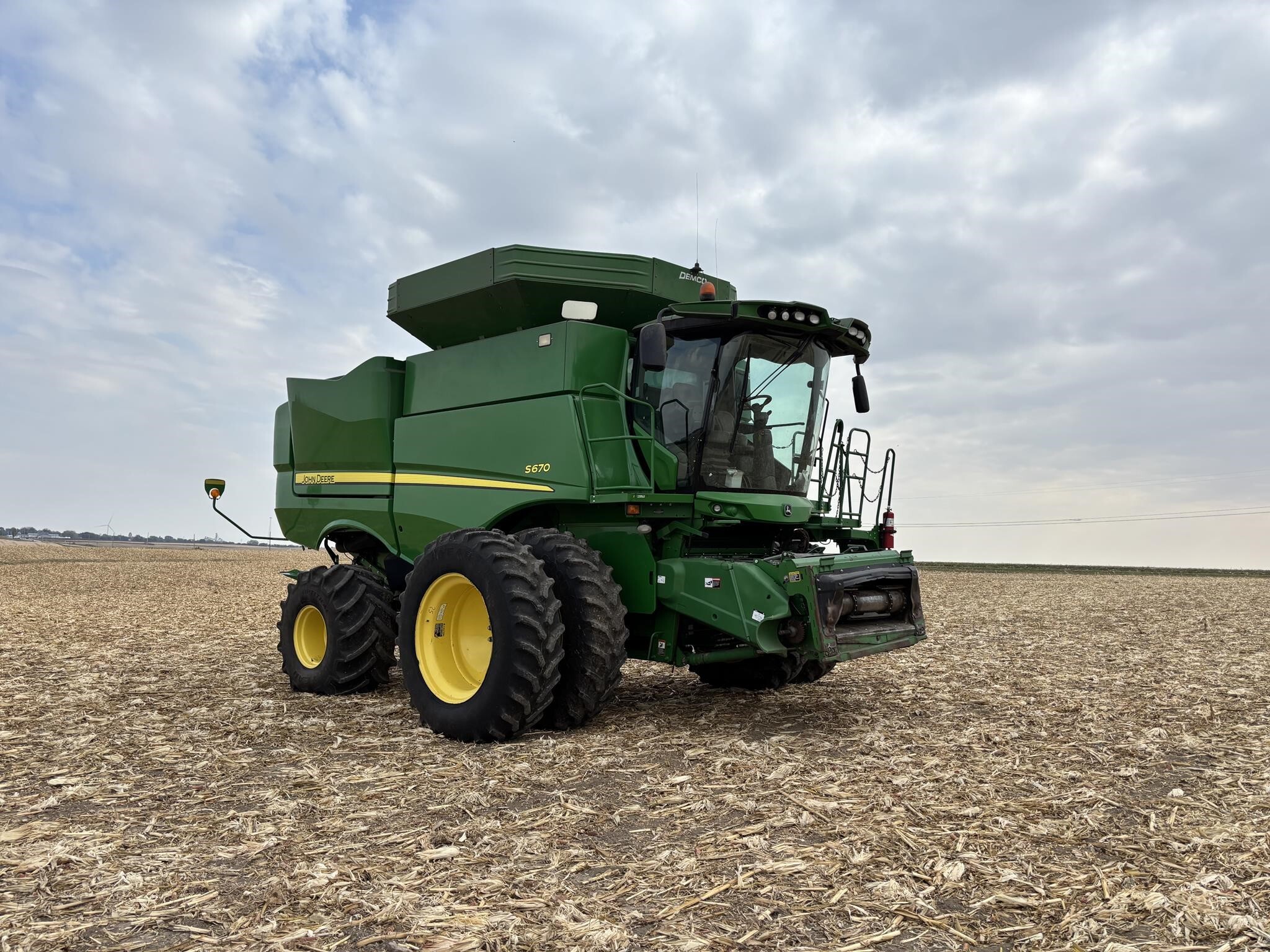 2016 John Deere S670 Combine