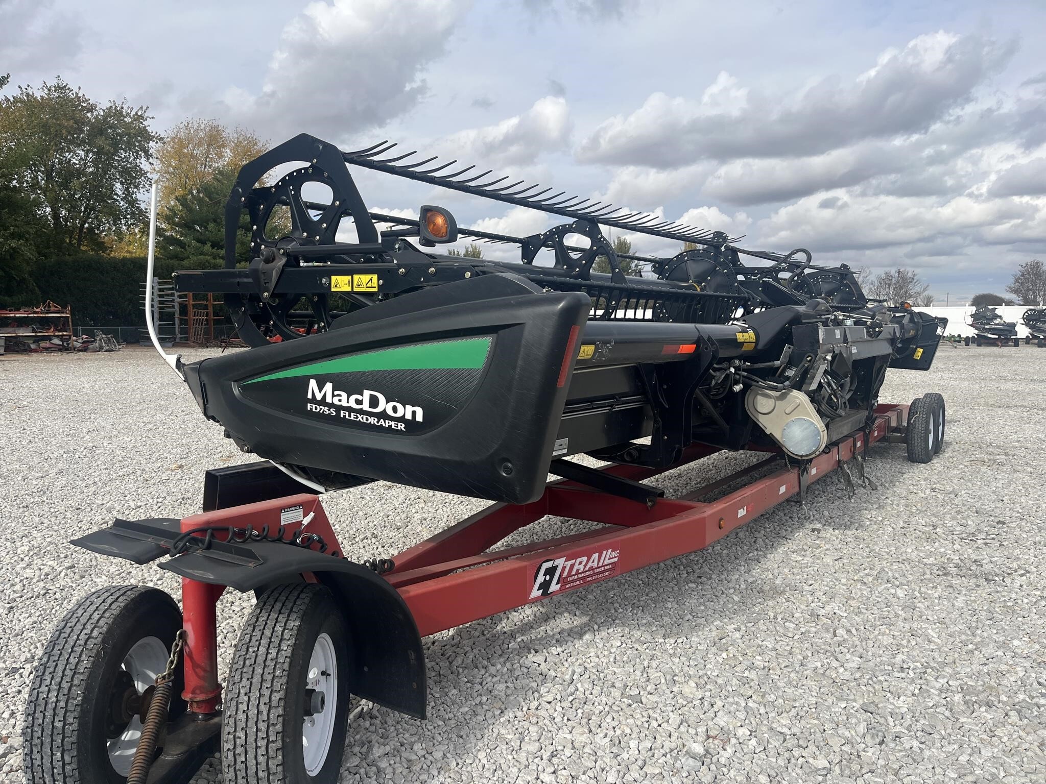 2017 MacDon FD75 Platform