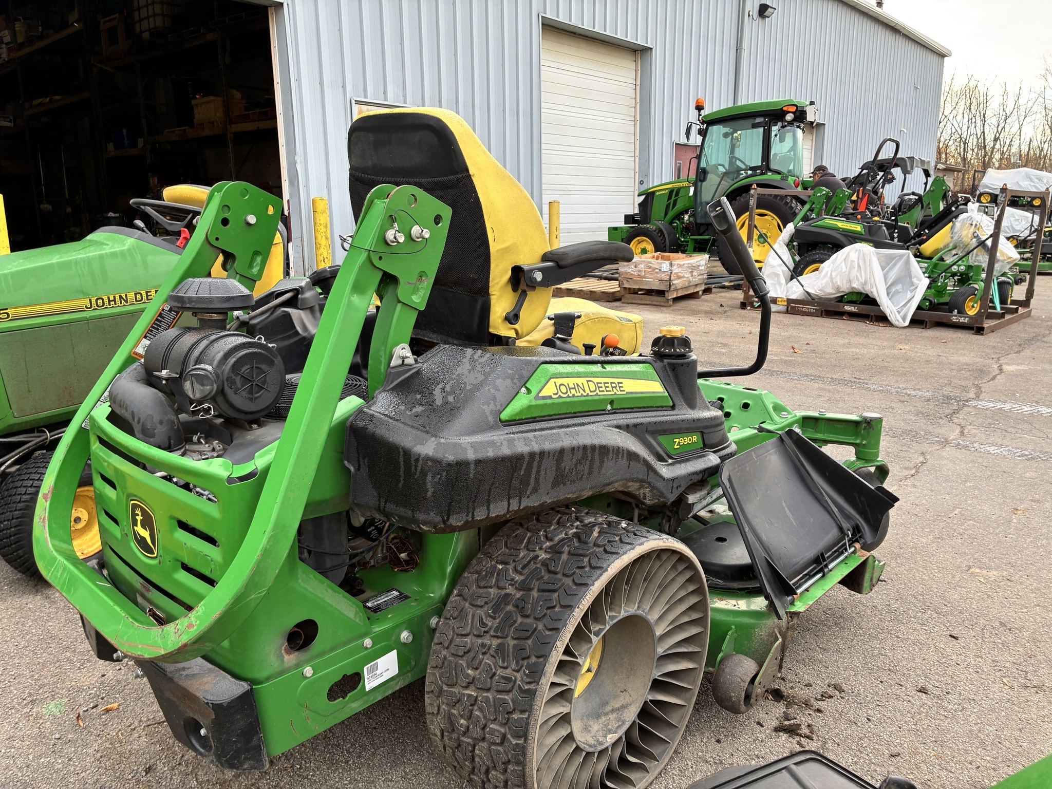 2022 John Deere Z930R Lawn Mower