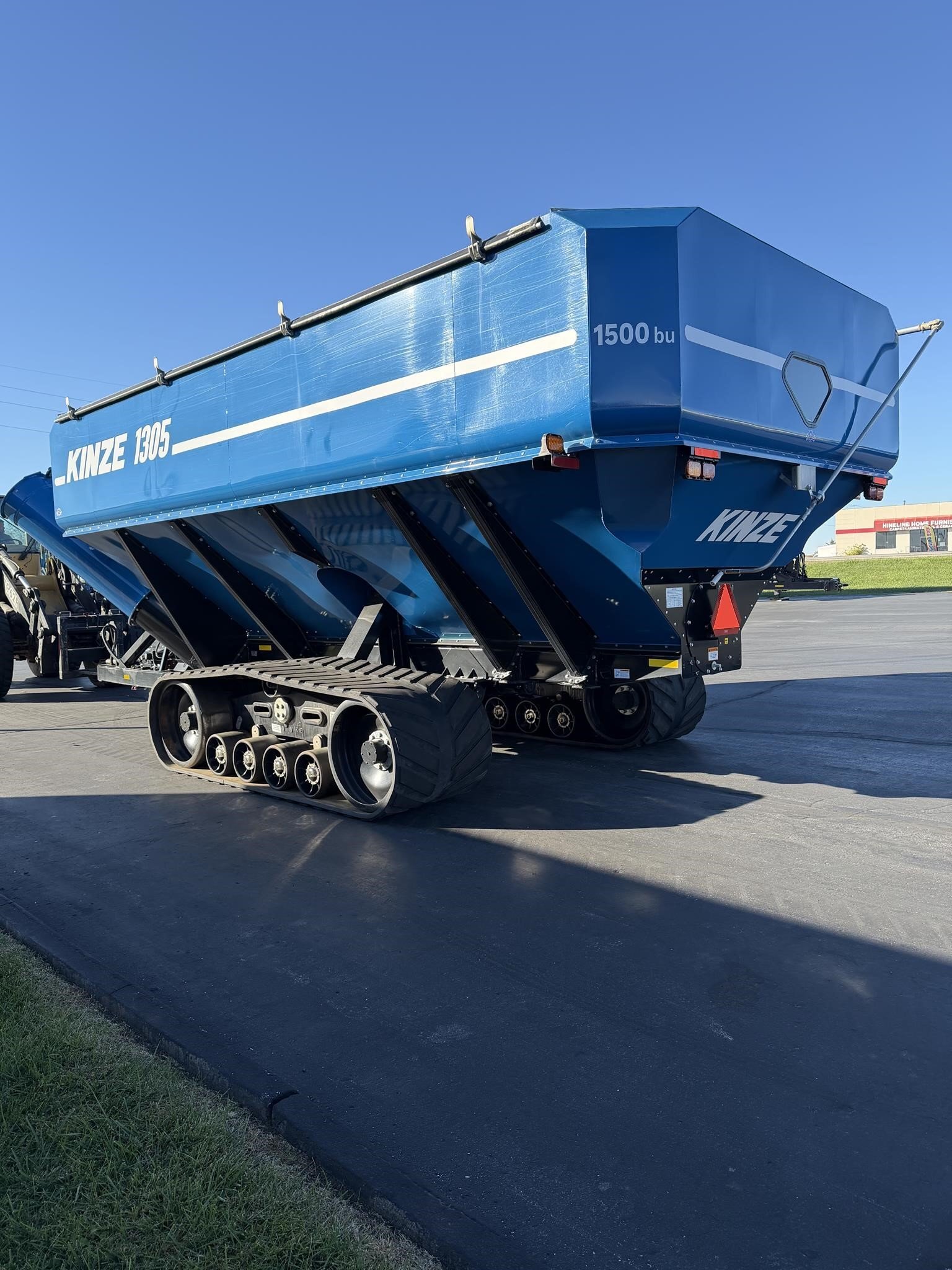 2021 Kinze 1305 Grain Cart