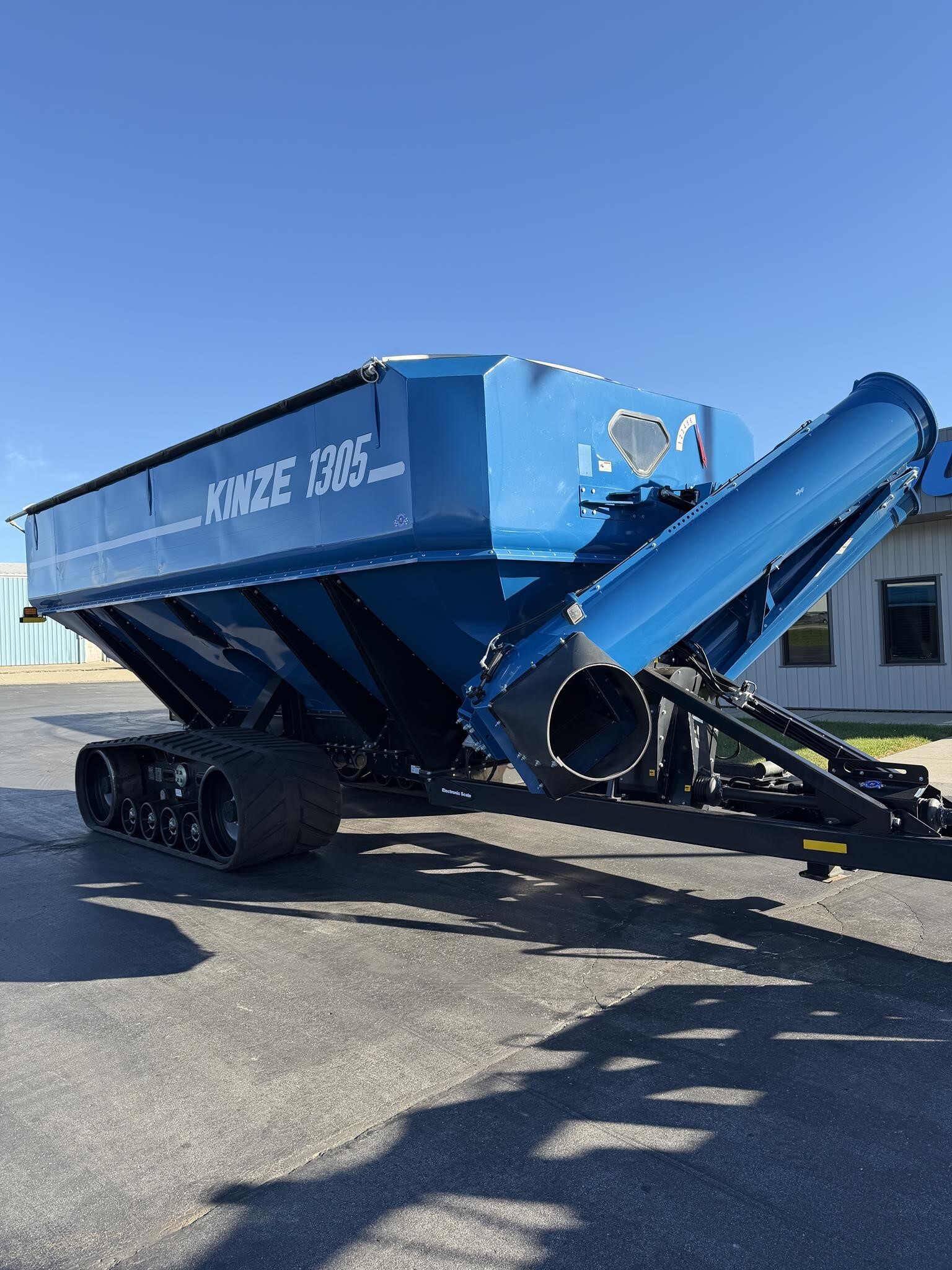 2021 Kinze 1305 Grain Cart
