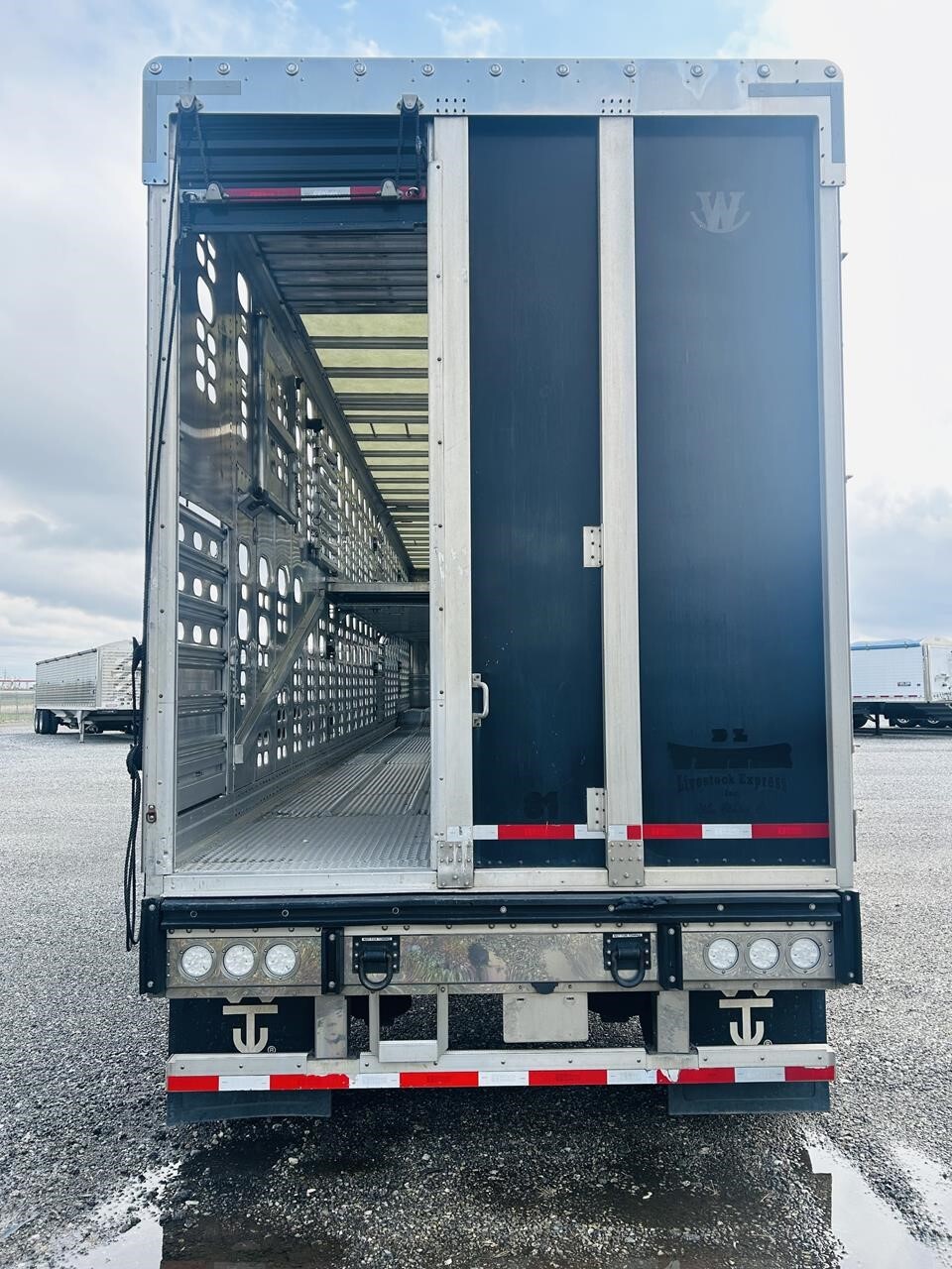 2021 Wilson PSADL-400P Livestock Trailer