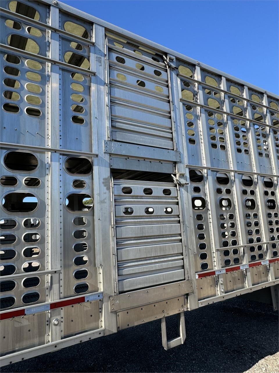 2021 Wilson PSADL-400P Livestock Trailer