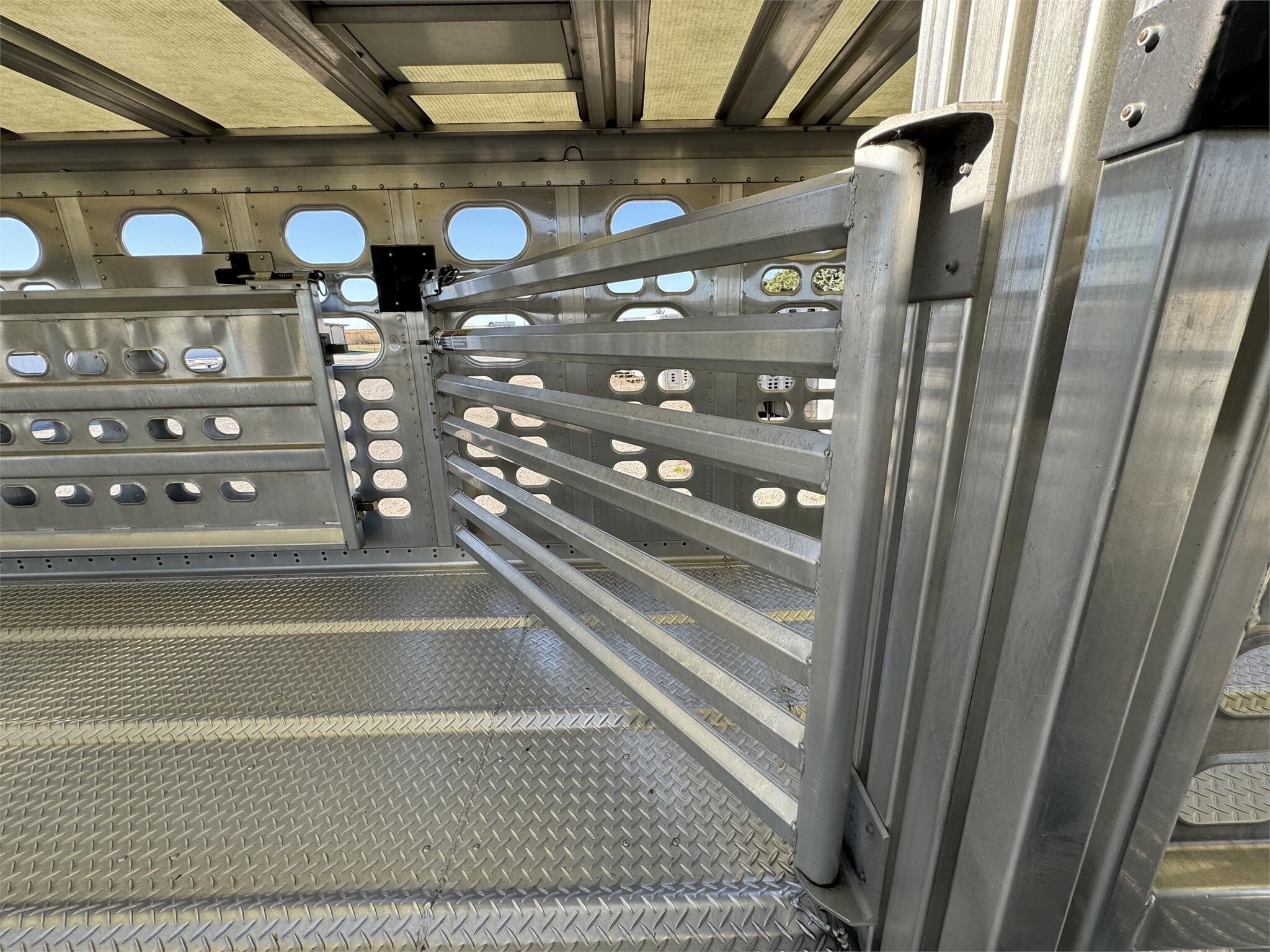 2021 Wilson PSADL-400P Livestock Trailer