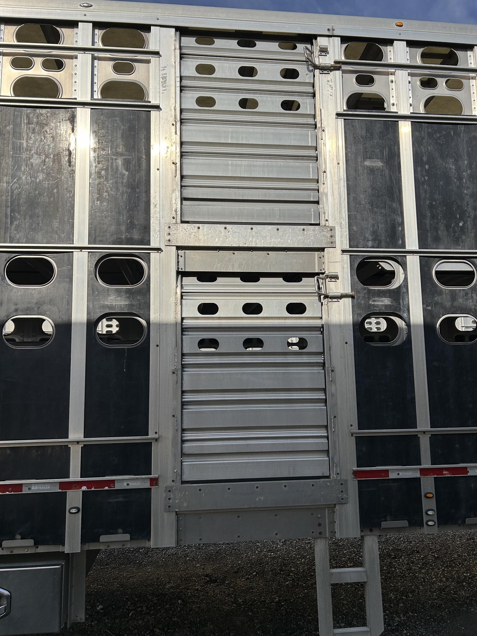 2019 Wilson PSADL-400P Livestock Trailer