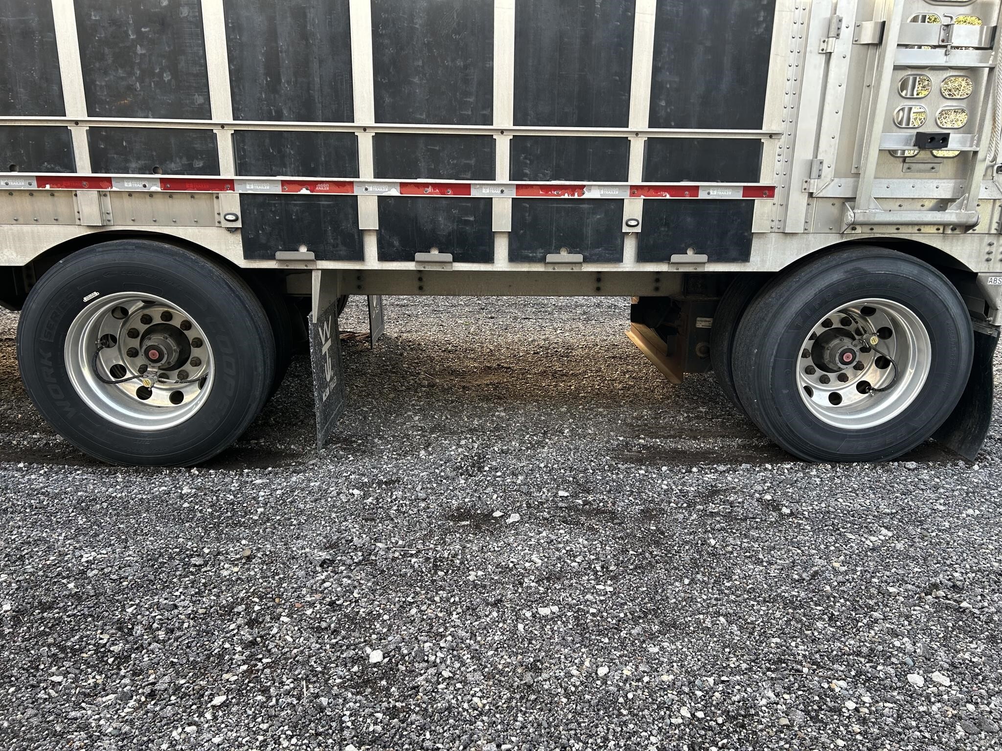 2019 Wilson PSADL-400P Livestock Trailer