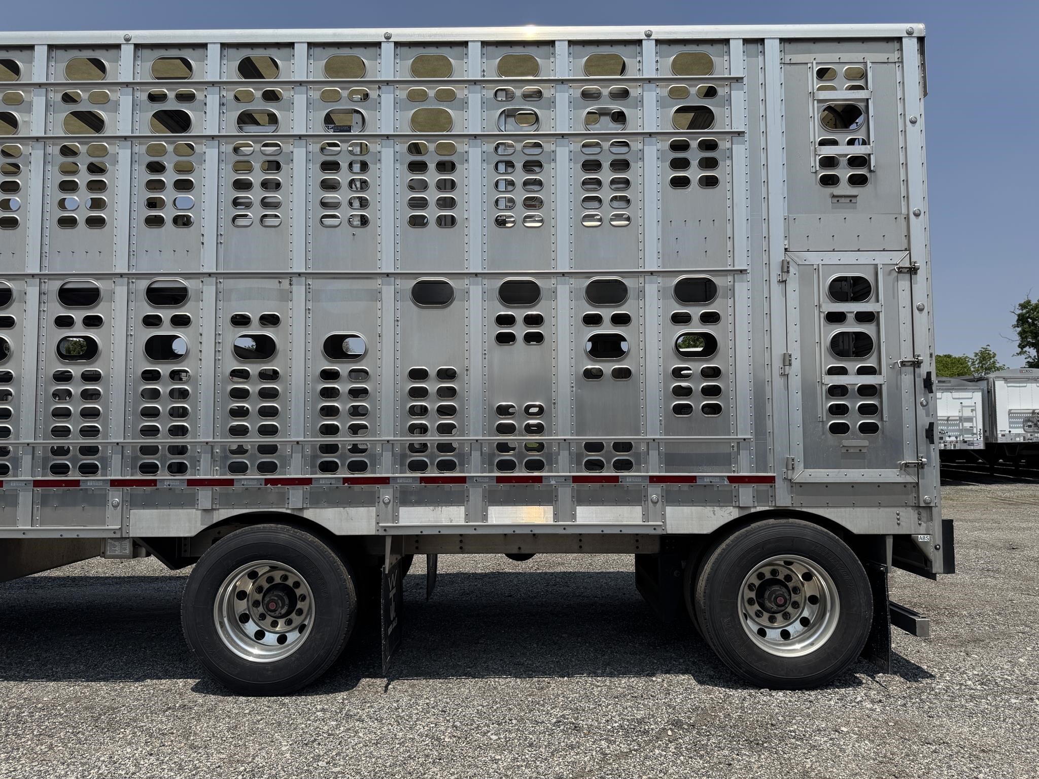 2022 Wilson PSADL-400P Livestock Trailer