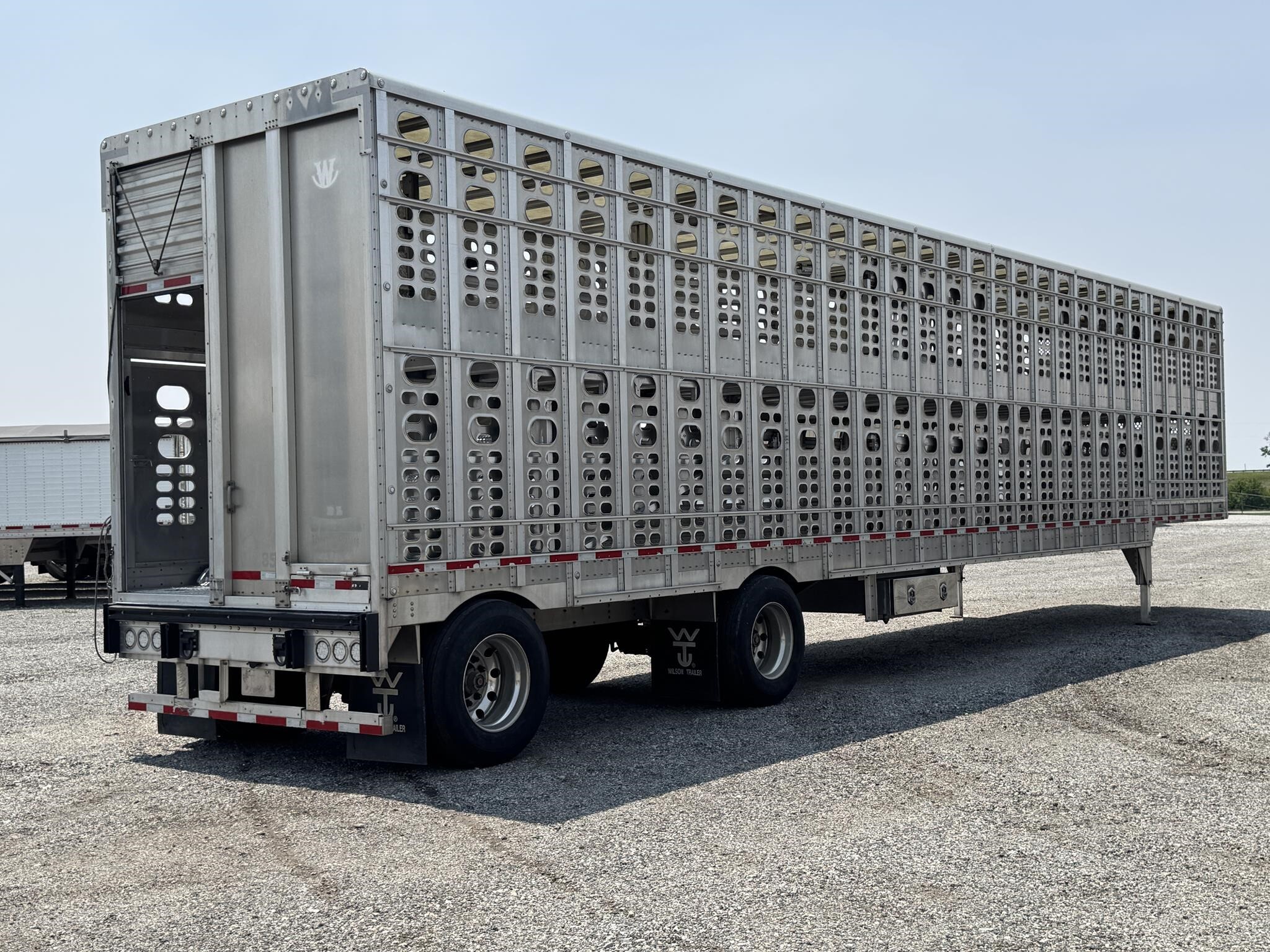 2022 Wilson PSADL-400P Livestock Trailer