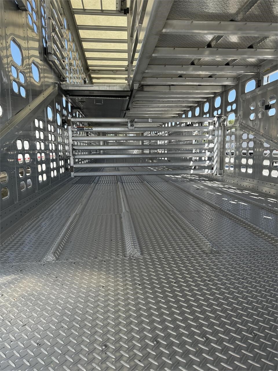 2022 Wilson PSADL-400P Livestock Trailer