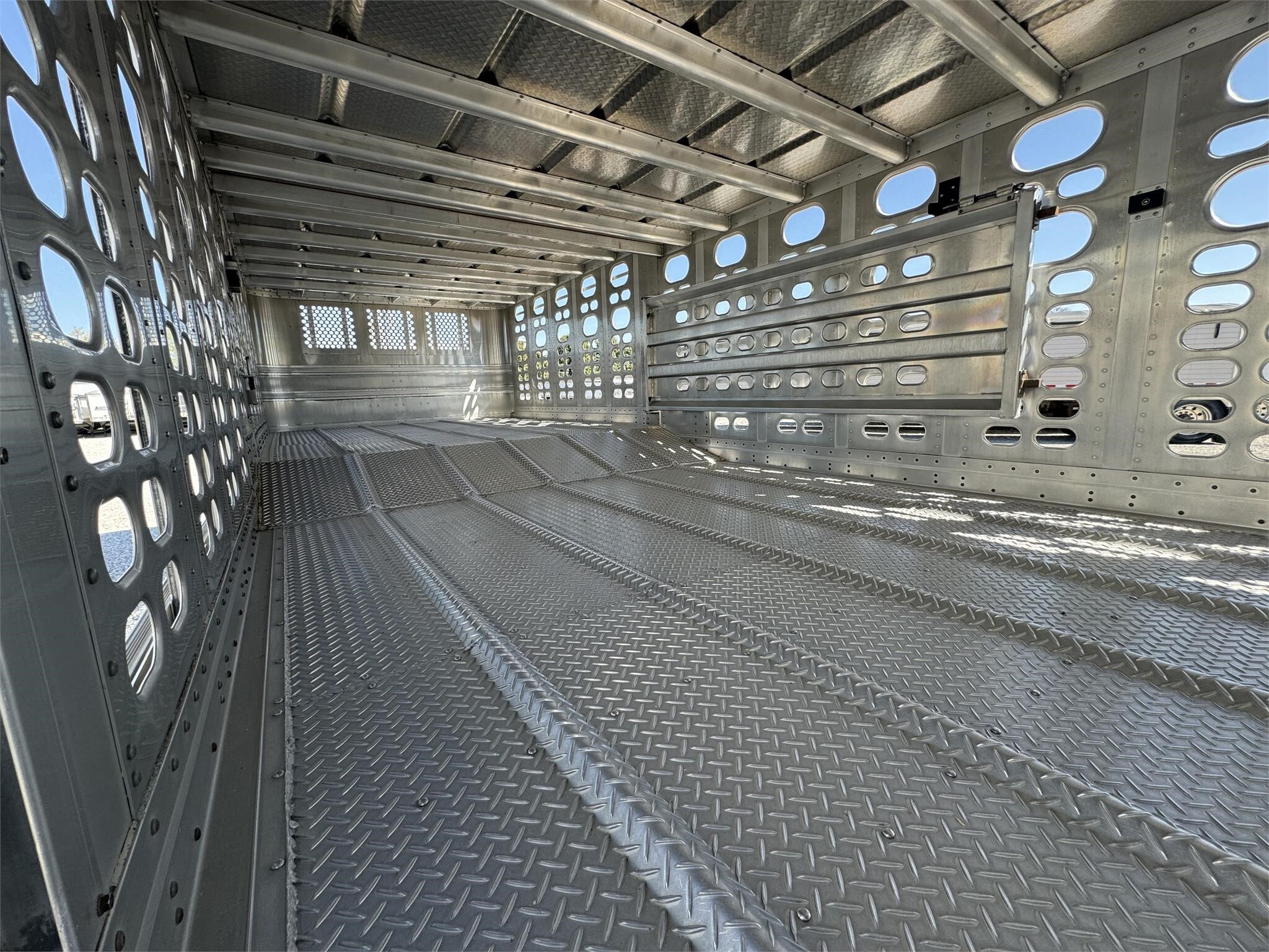 2022 Wilson PSADL-400P Livestock Trailer