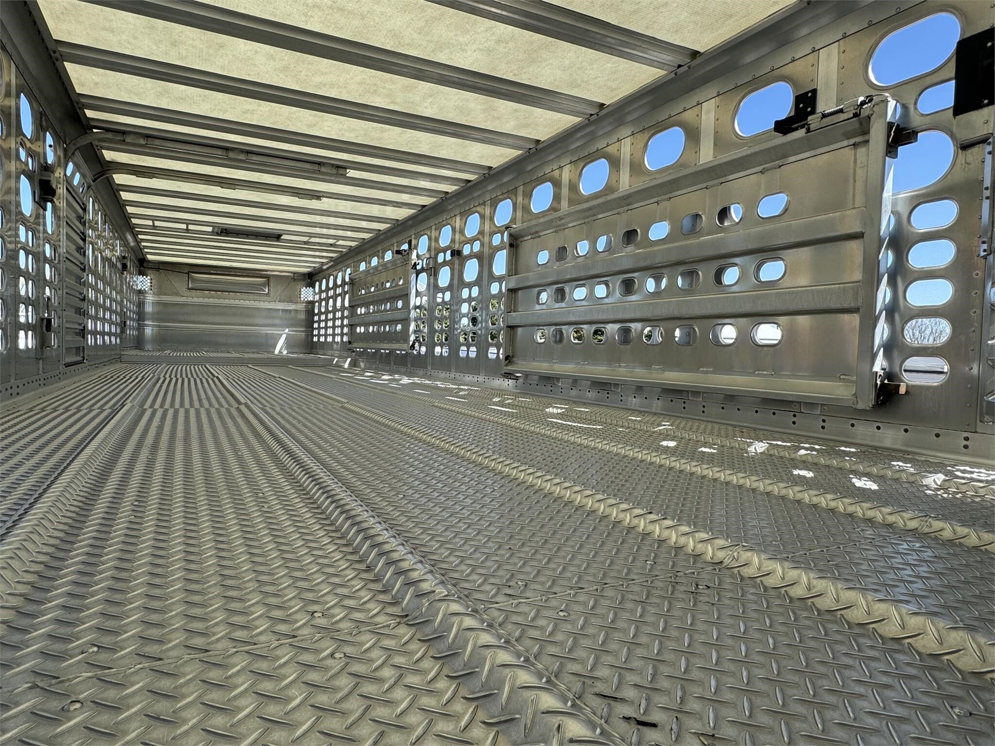2022 Wilson PSADL-400P Livestock Trailer