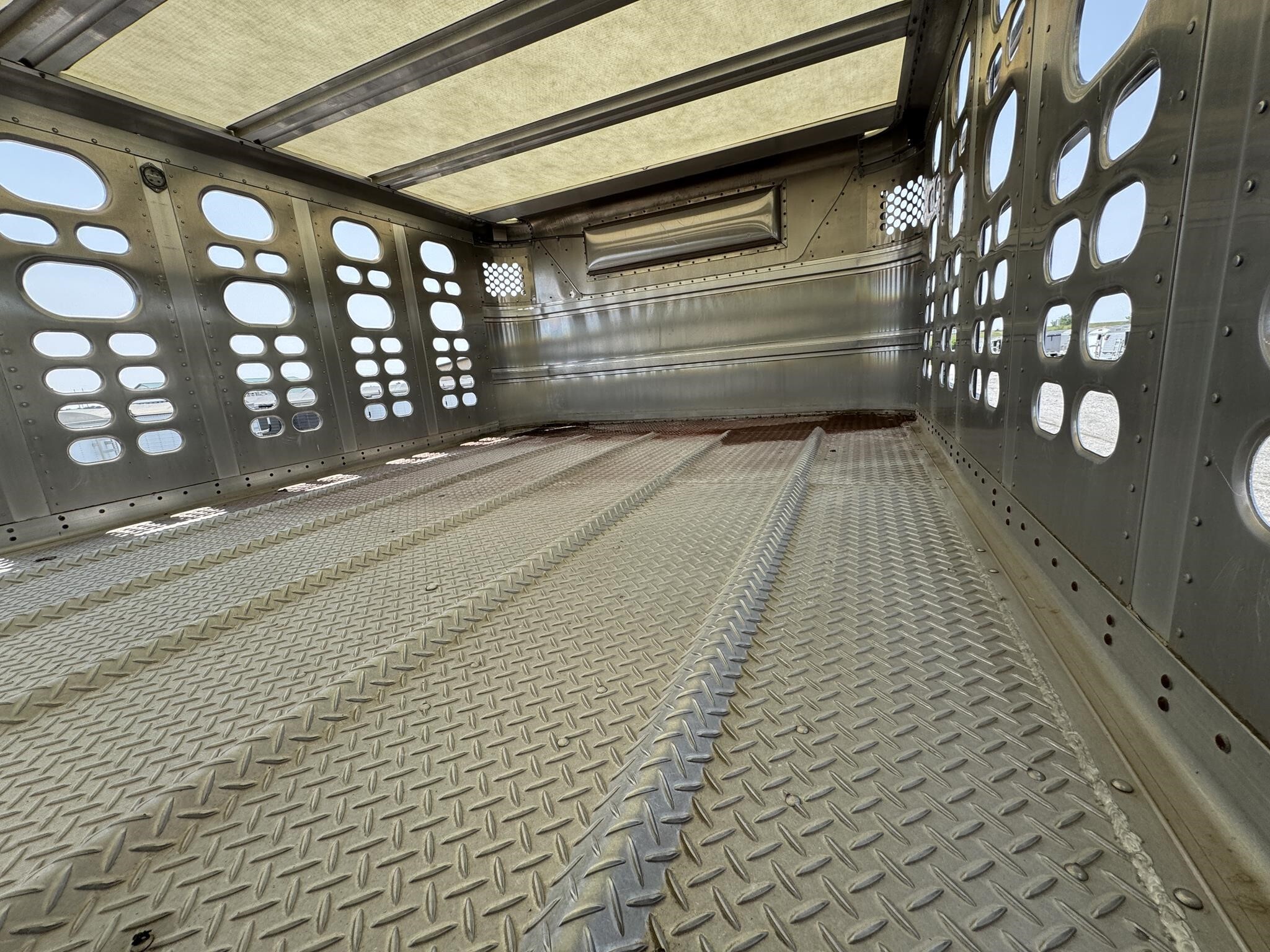 2022 Wilson PSADL-400P Livestock Trailer