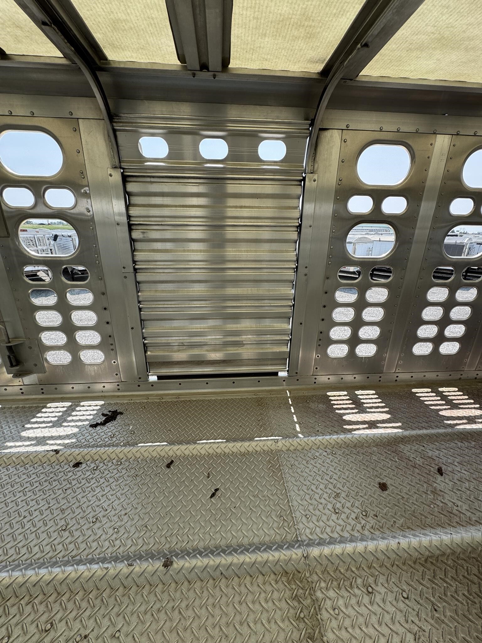 2022 Wilson PSADL-400P Livestock Trailer