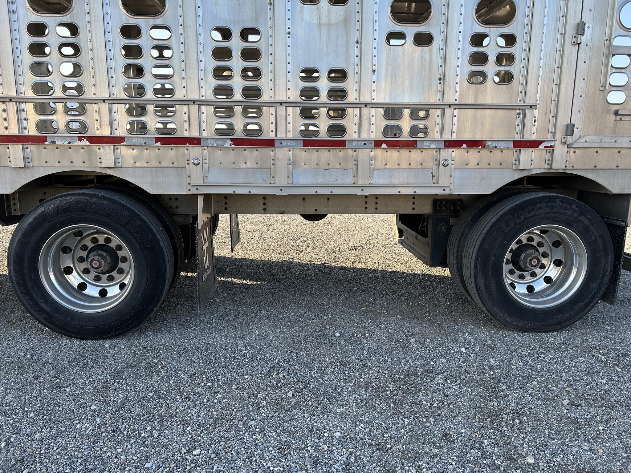 2022 Wilson PSADL-400P Livestock Trailer