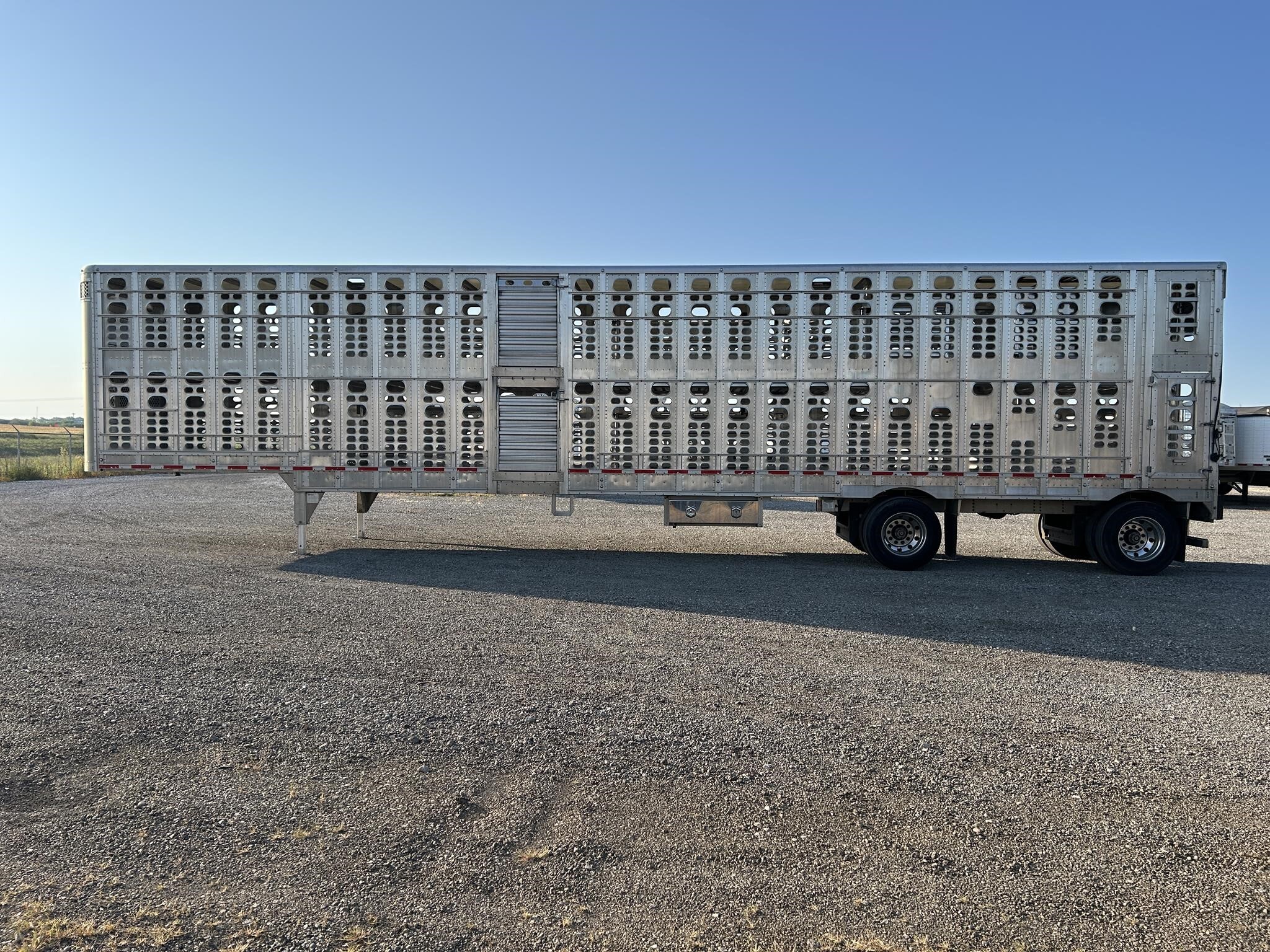 2022 Wilson PSADL-400P Livestock Trailer