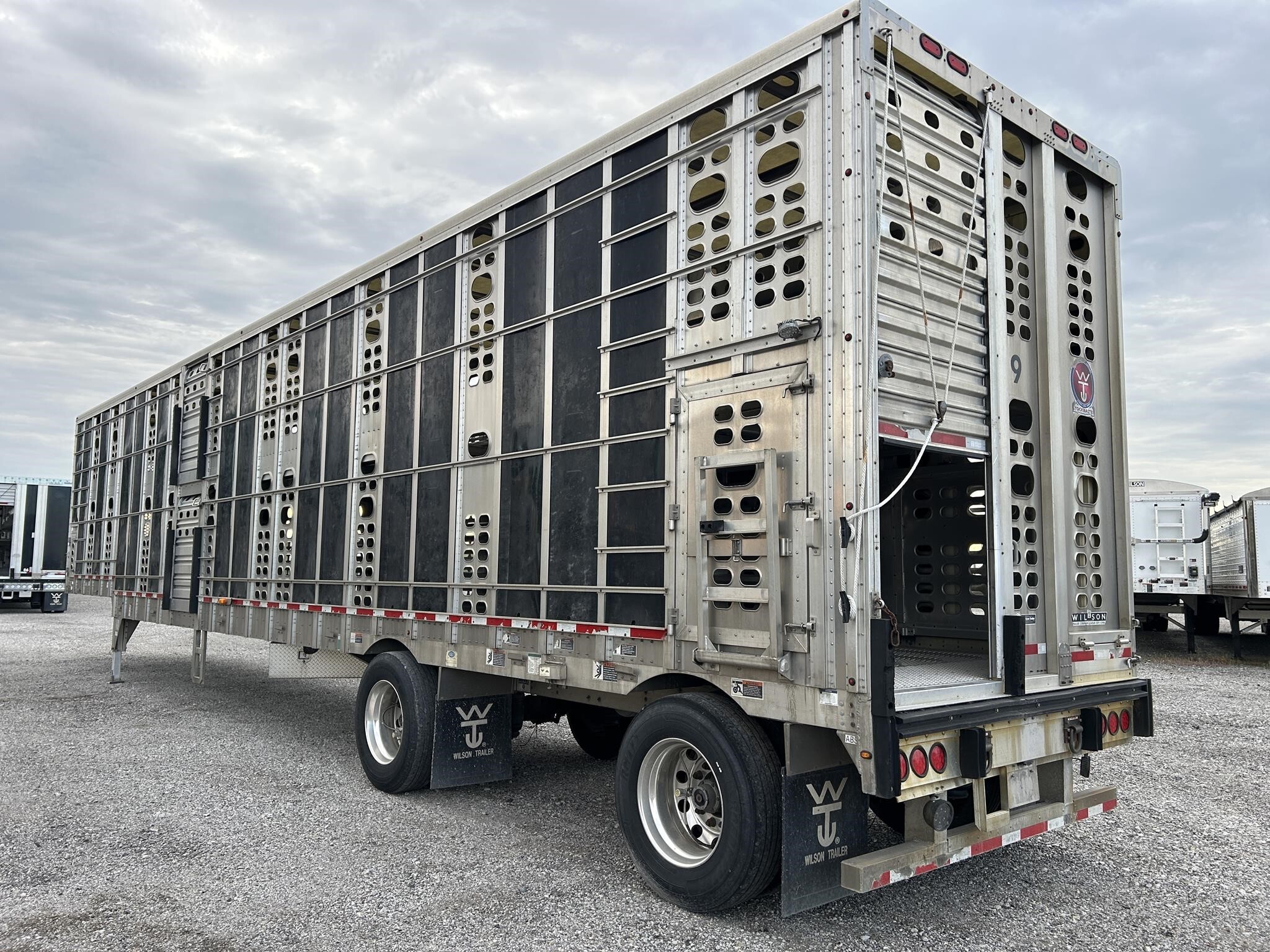 2019 Wilson PSADL-400P Livestock Trailer
