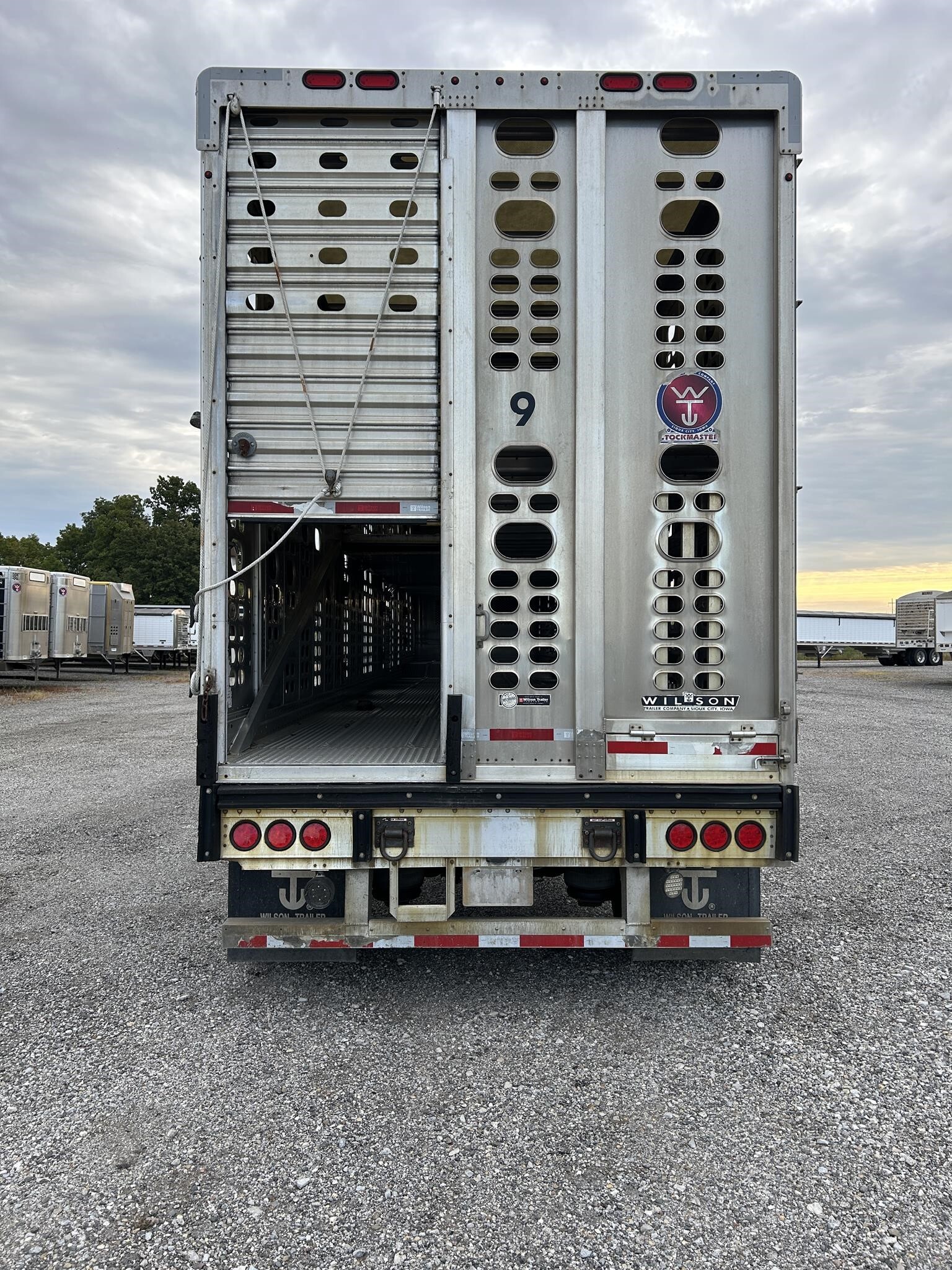 2019 Wilson PSADL-400P Livestock Trailer