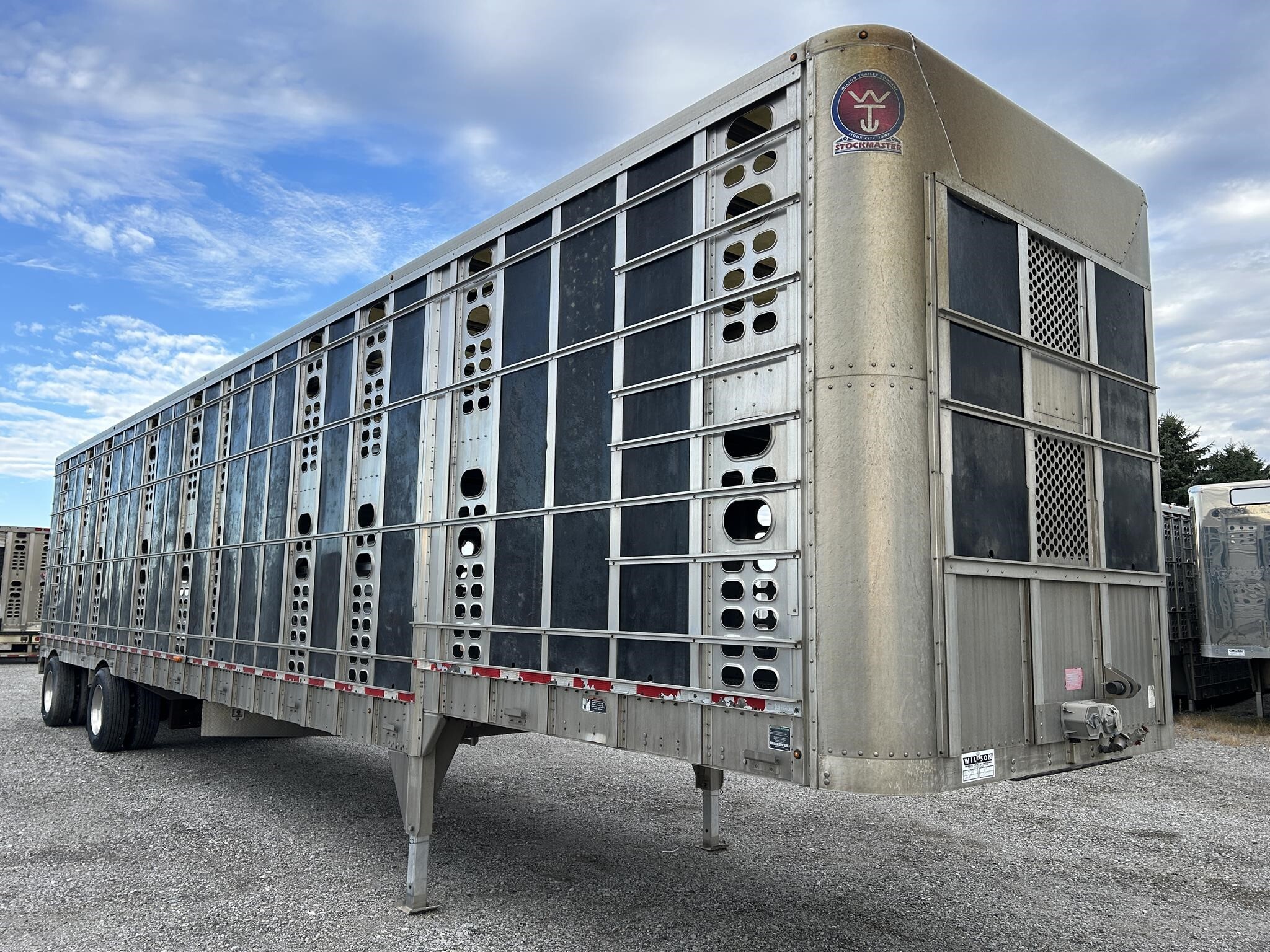 2019 Wilson PSADL-400P Livestock Trailer