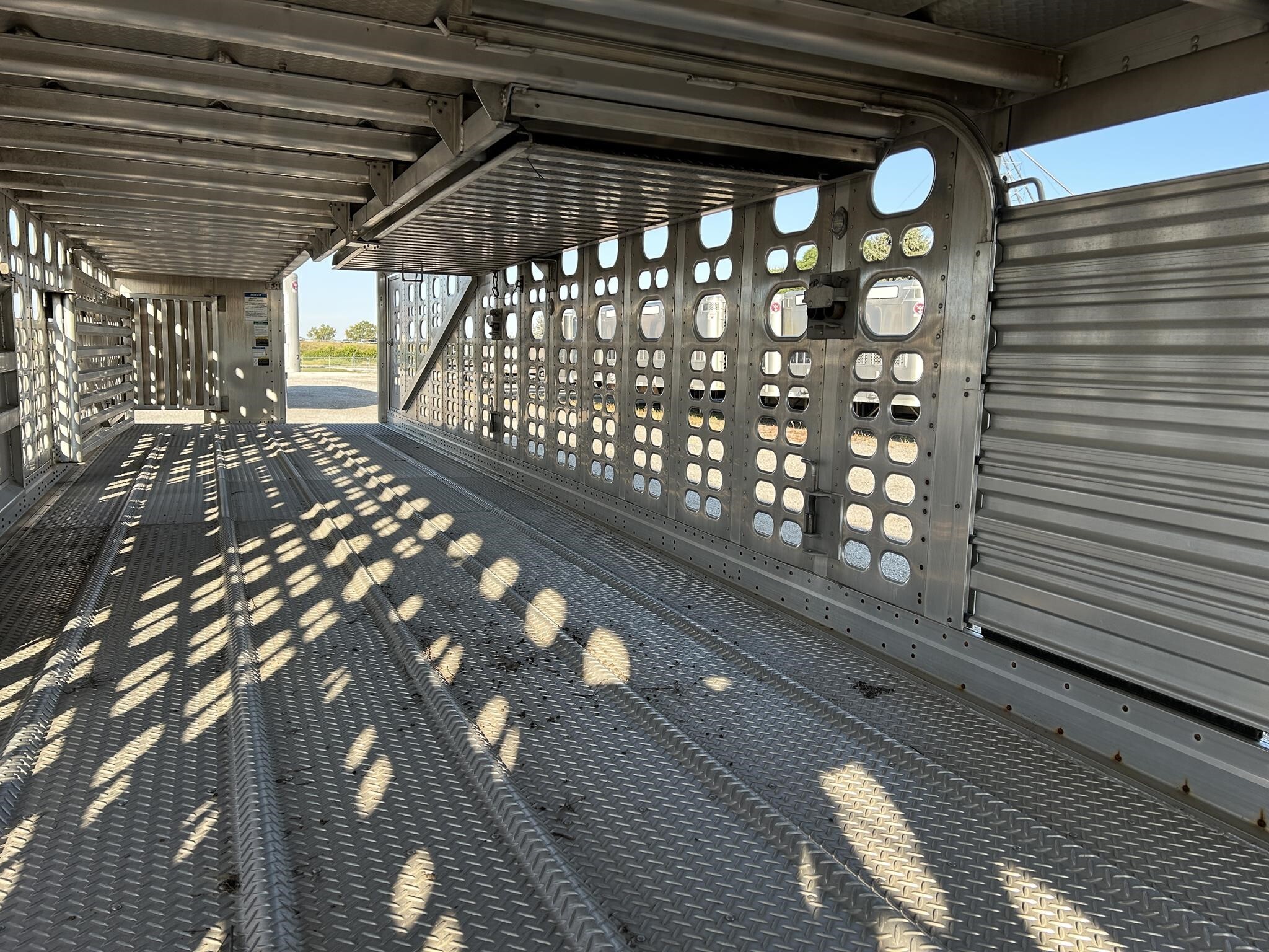 2022 Wilson PSADL-400P Livestock Trailer