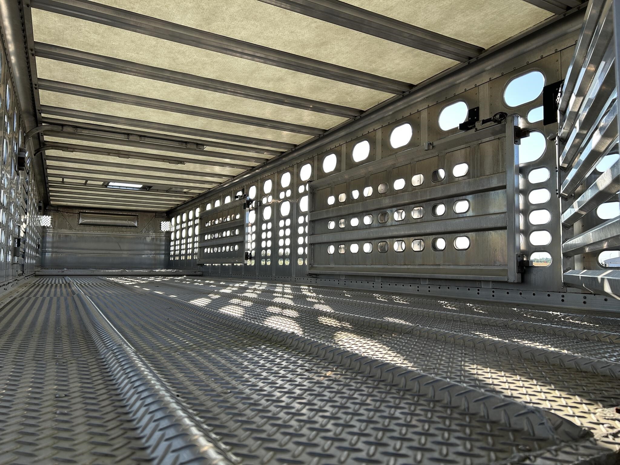 2022 Wilson PSADL-400P Livestock Trailer