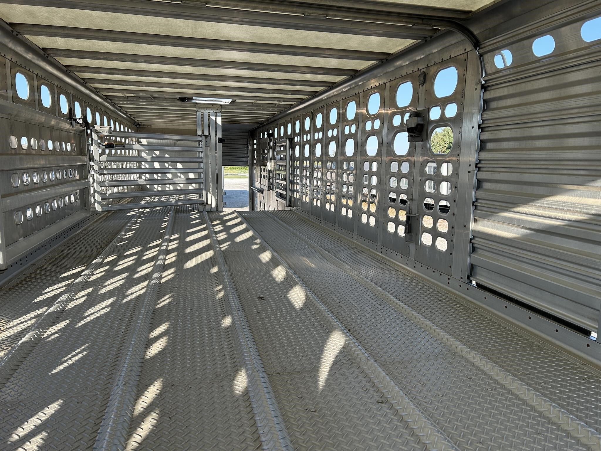 2022 Wilson PSADL-400P Livestock Trailer