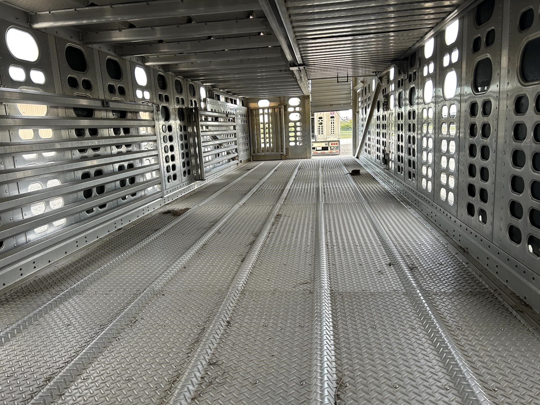 2019 Wilson PSADL-400P Livestock Trailer