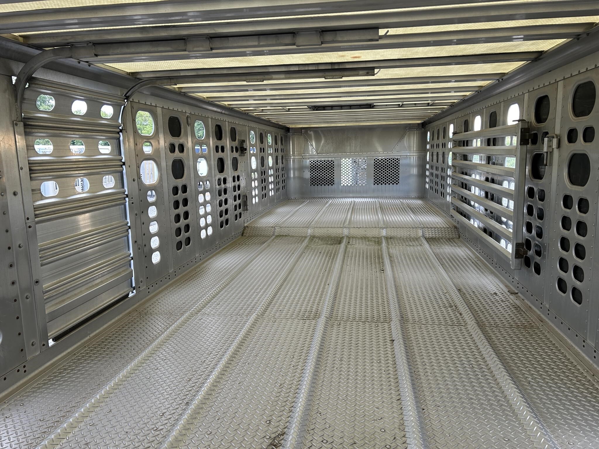 2019 Wilson PSADL-400P Livestock Trailer